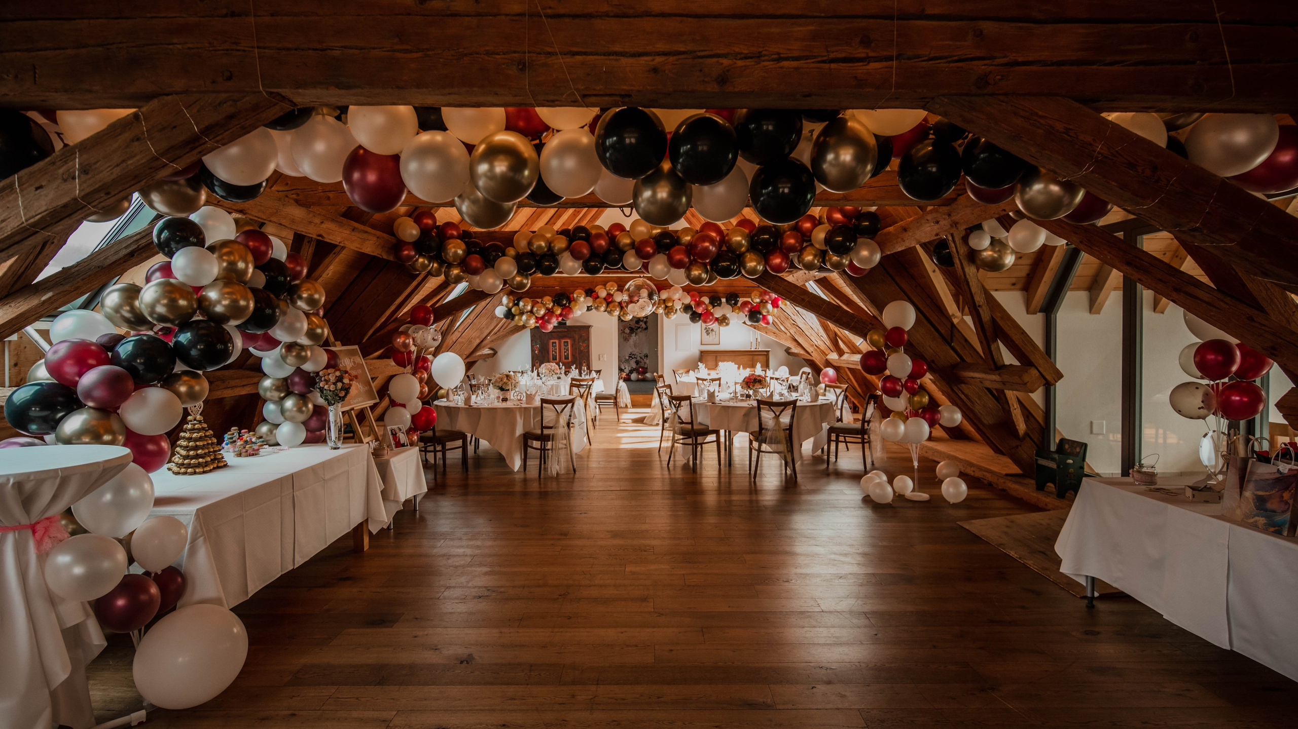Hochzeit in Bern – Ella & Adrian. Authentische, emotionale, zeitlose Hochzeitsfotografie aus Albstadt