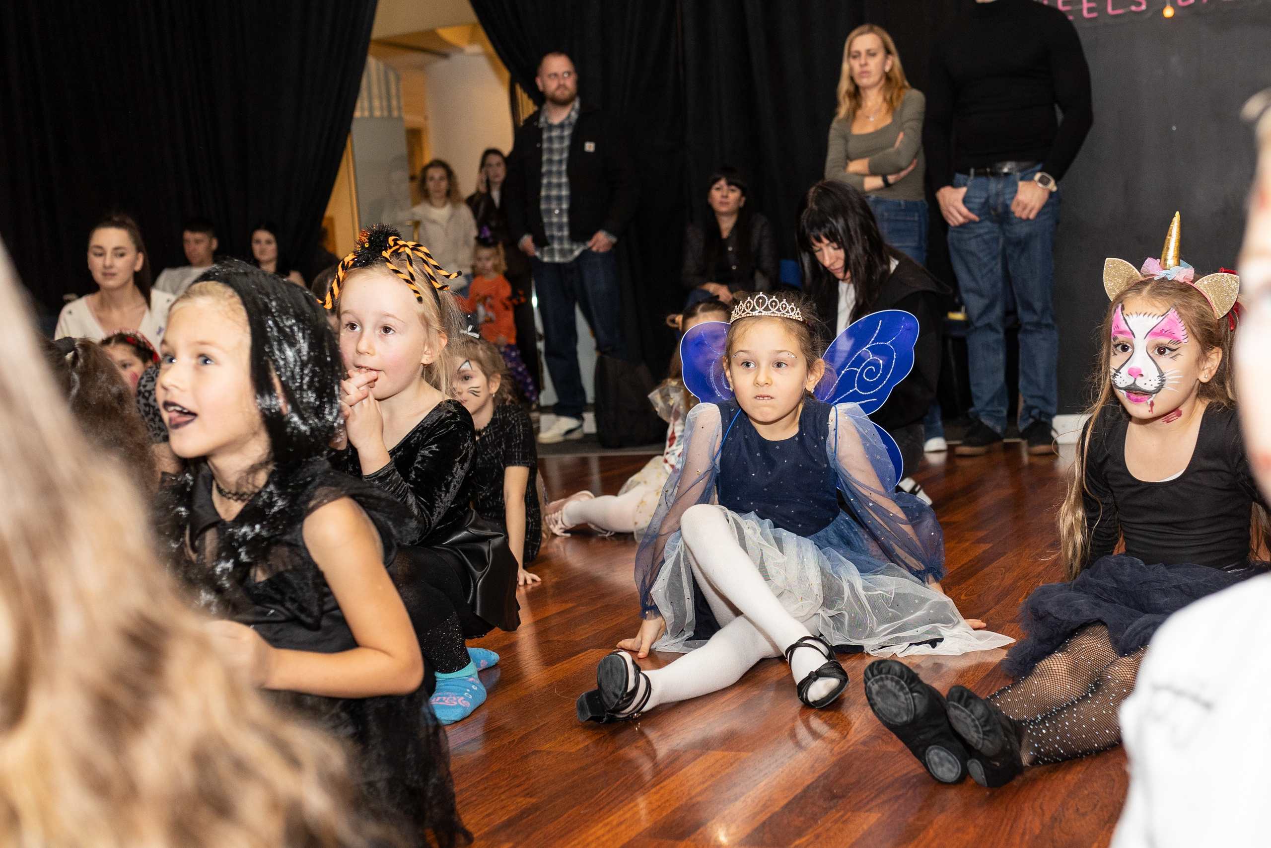 Leo dance studio Helloween 2025. Семейный и детский фотограф в Варшаве Мила Бобровская