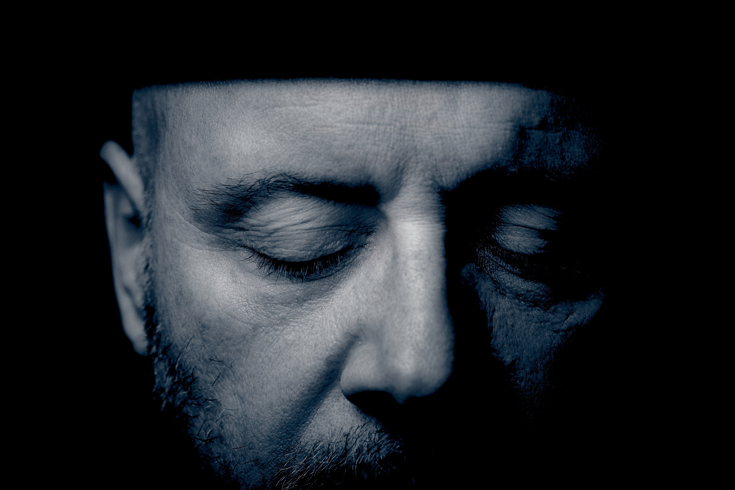 Portretowy fotograf Andriej Szypiłow - Spojrzenie na Kumpla w stylu Noir. Andriej Szypilow - Fotografia & Wideografia