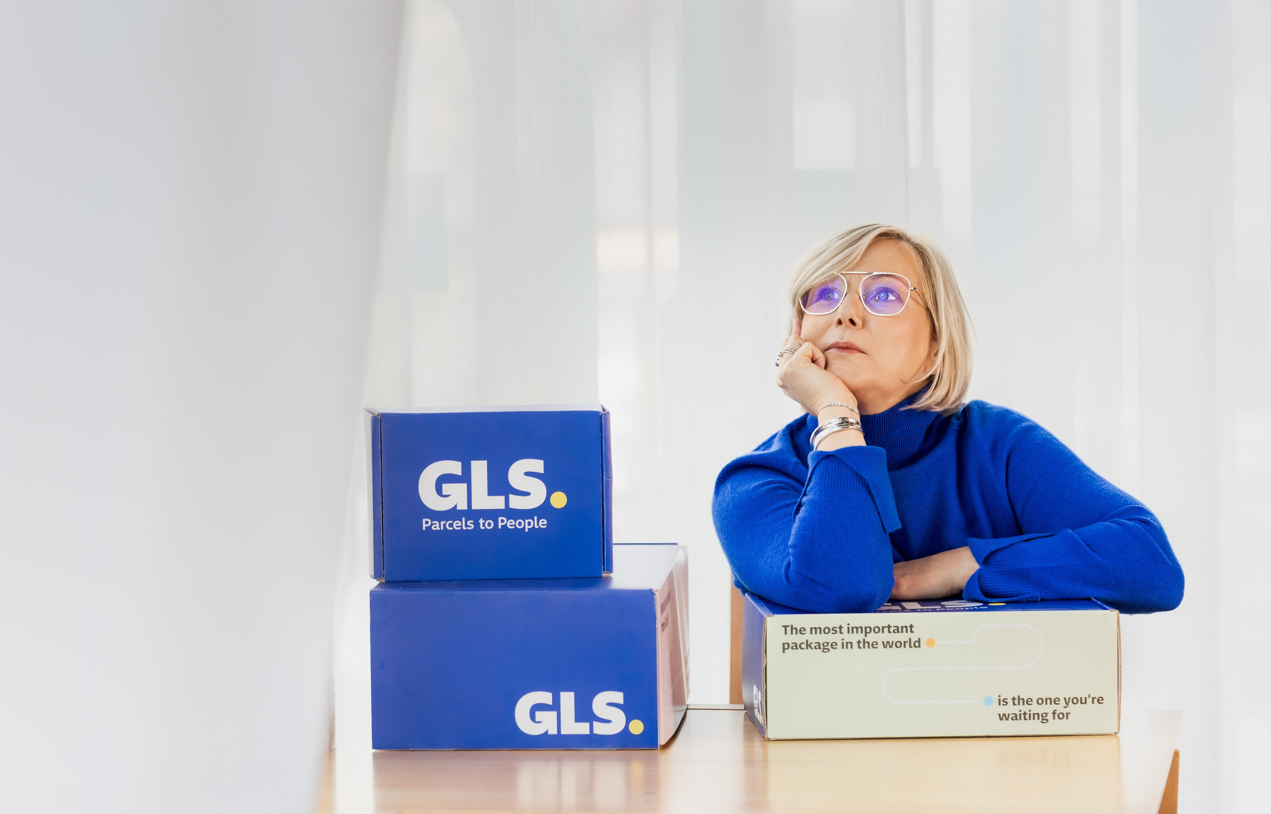 Business portrét Praha. Dana Lišková — Empathetic Photographer | Introspective Artist |Neurodivergent Coach | Founder of Artepy.cz