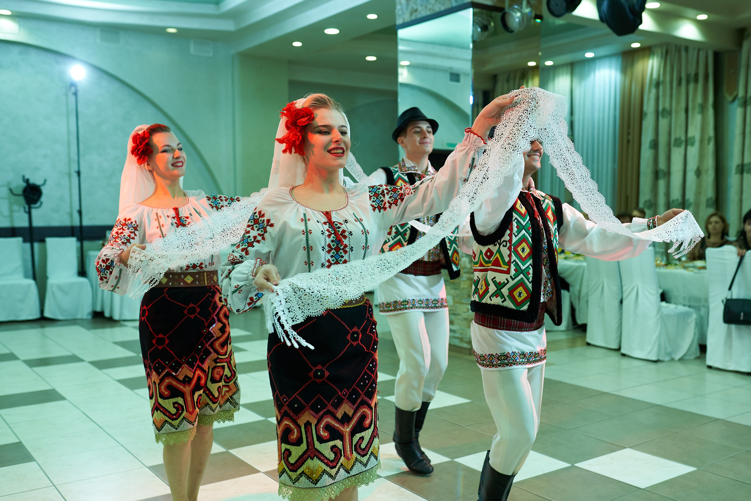 Дмитрий и Ирина. Дмитрий и Каролина Тофан