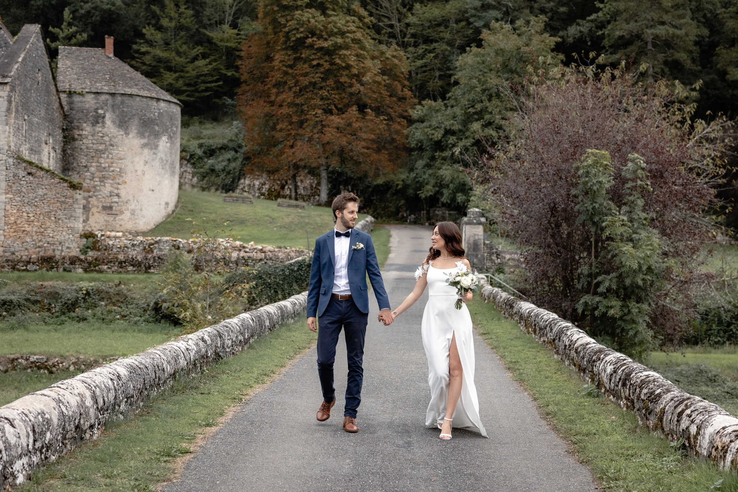 Mariage au château français. Elopement au Château de Cénevières. Eugénie Smirnova — Photographe à Toulouse et dans le Sud-Ouest