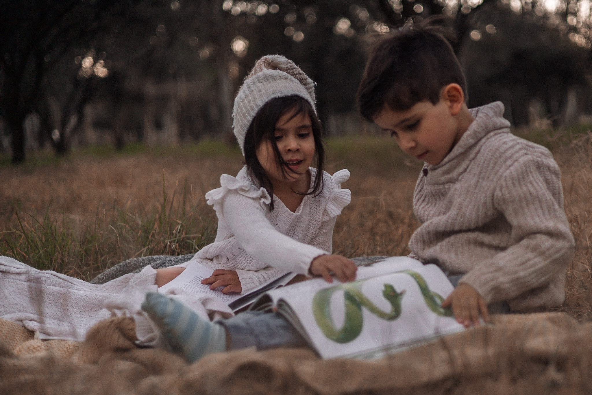 Focení sourozenců. Lifestyle a rodinná fotografka v Pisku Oxana Telupilova