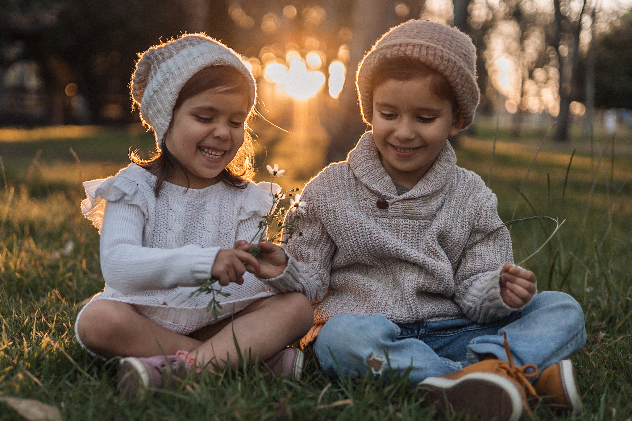 Focení sourozenců. Lifestyle a rodinná fotografka v Pisku Oxana Telupilova
