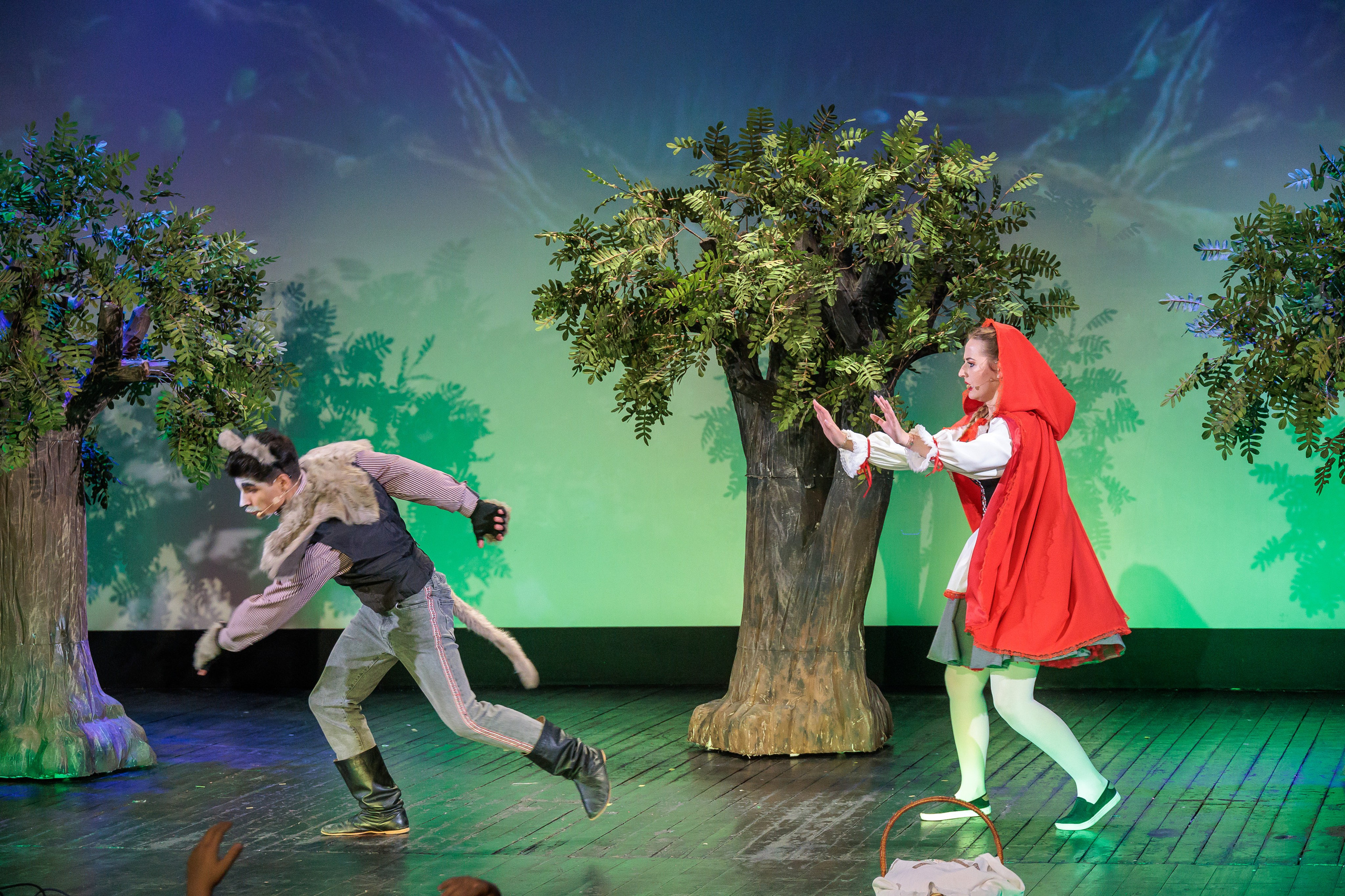 Povestea Scufita Rosie. Clounella. ✔️ Servicii foto si video in Chisinau Moldova - Cinematic.md