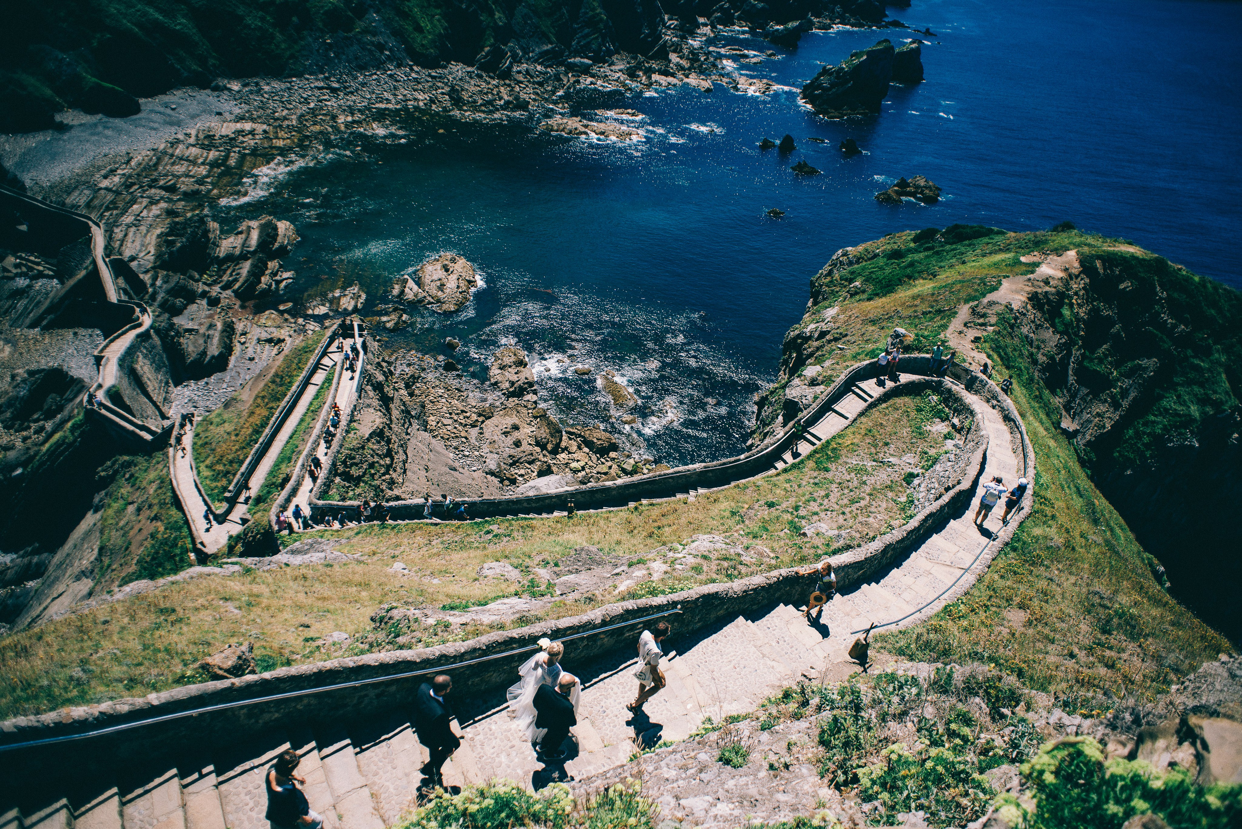 Una boda de ensueño en San Juan de Gaztelugatxe. Fotógrafo profesional Bilbao