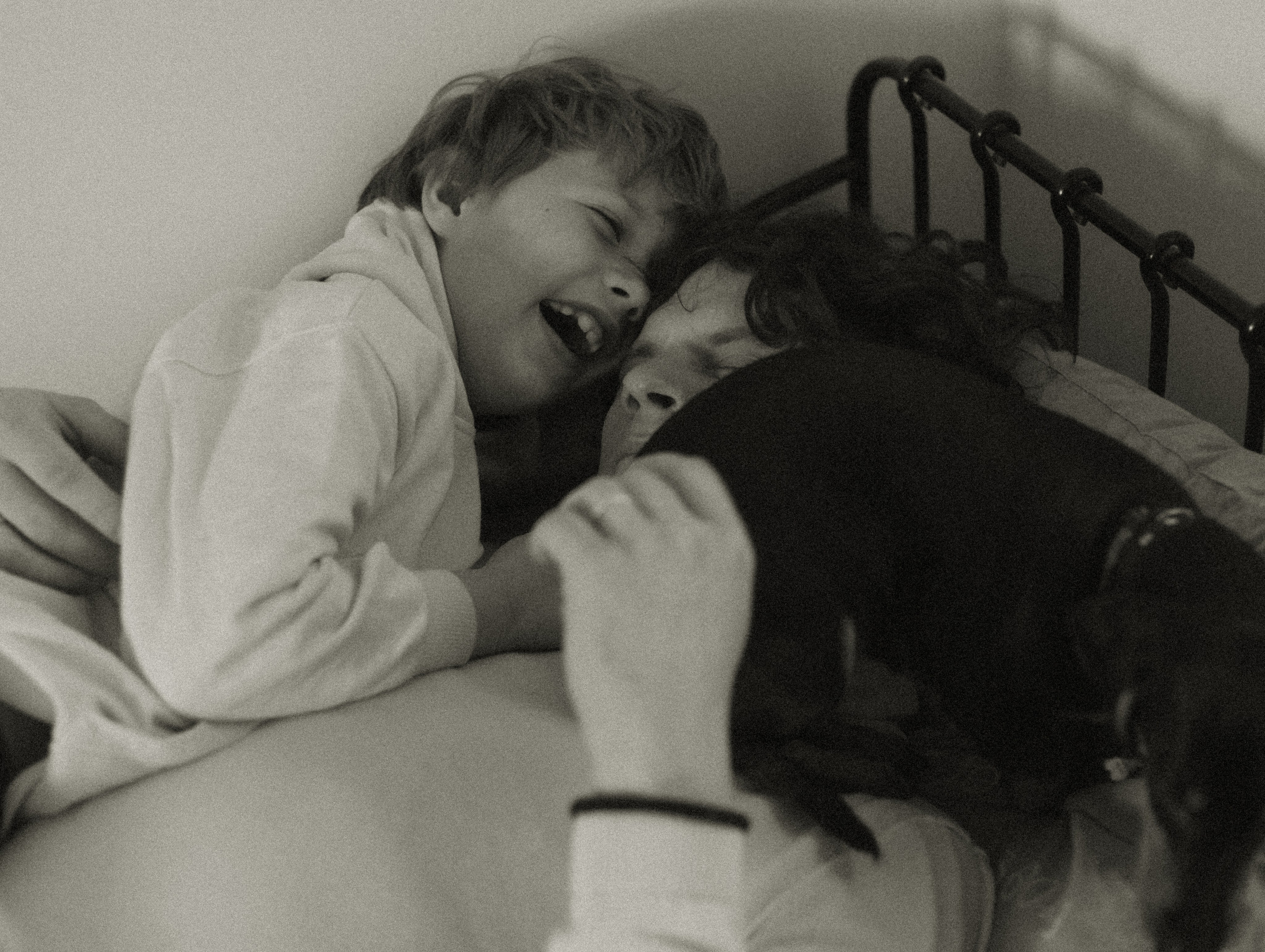 Séance photo de famille pour Noël. Histoires d’amour, séances photos de famille et de mariage en France