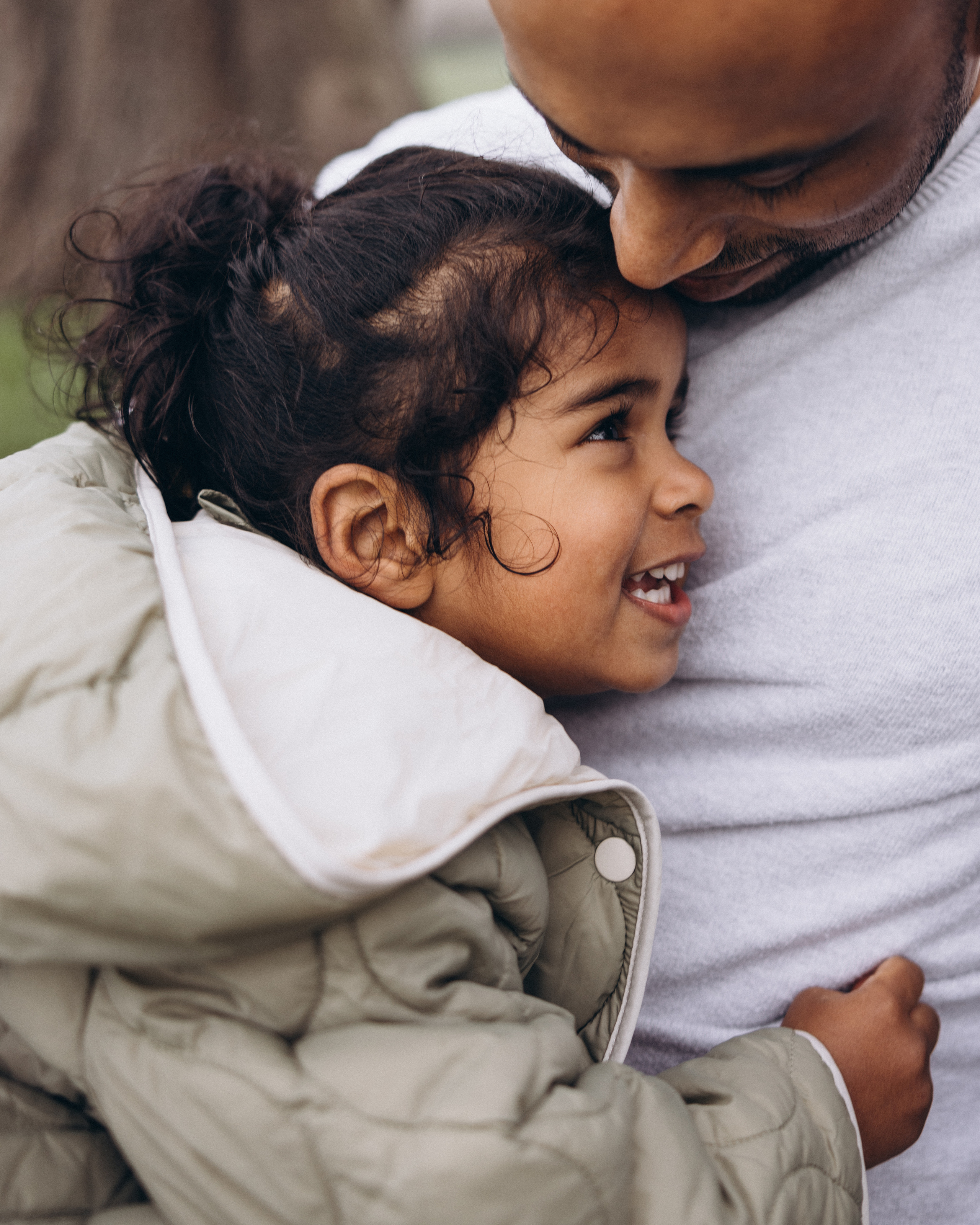 Foggy morning for family hugs. Anastasia Klink, Photographer in London