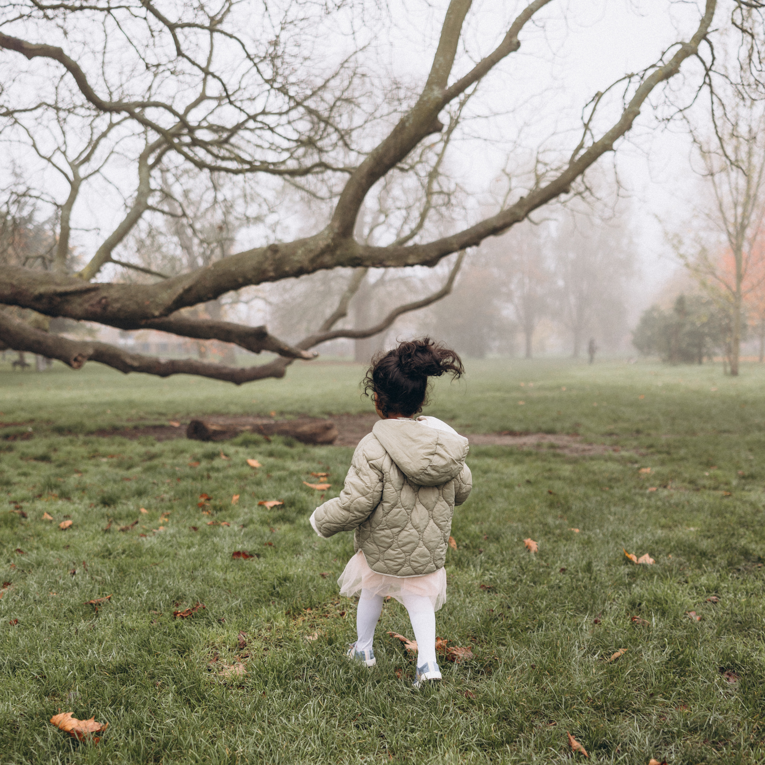 Foggy morning for family hugs. Anastasia Klink, Photographer in London