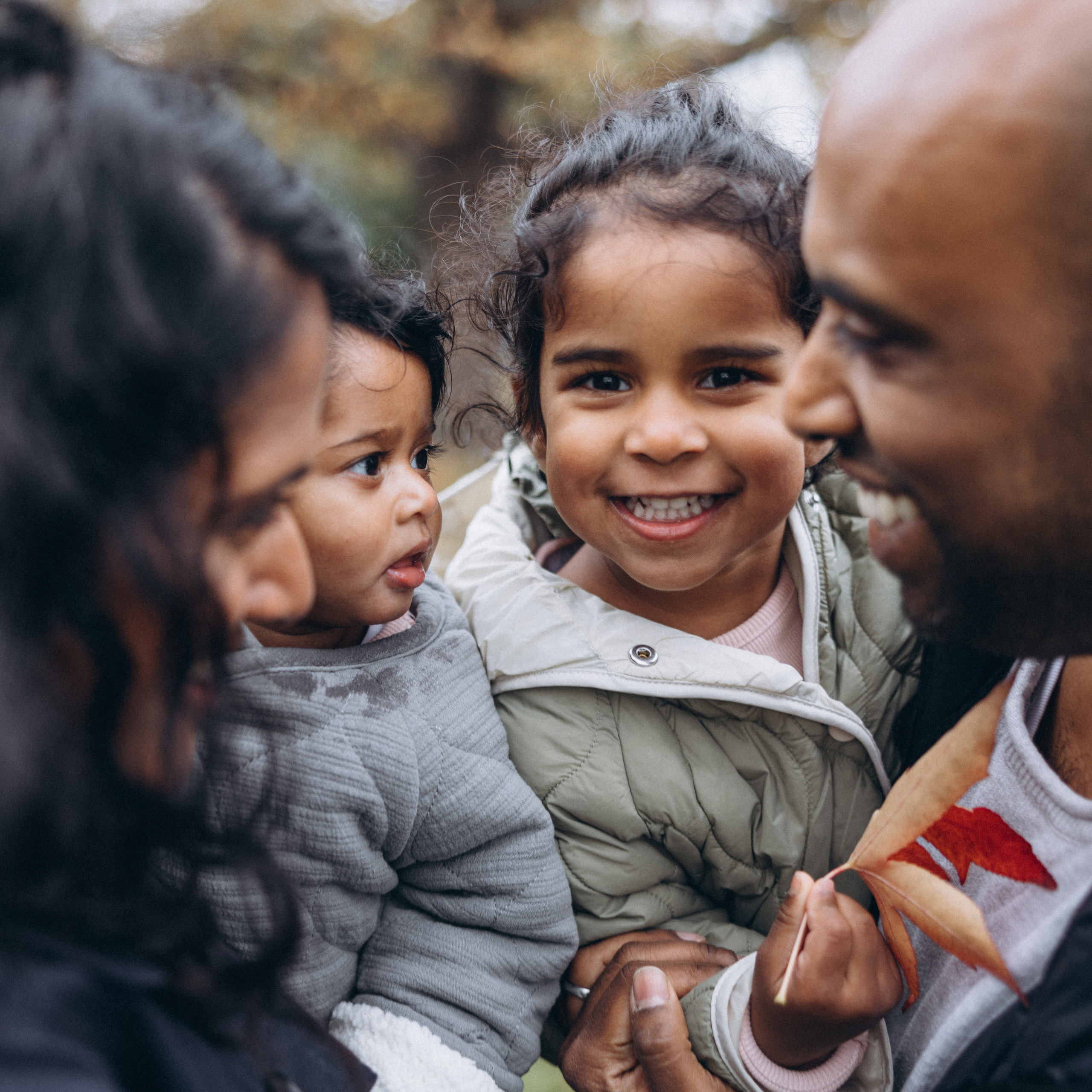 Foggy morning for family hugs. Anastasia Klink, Photographer in London