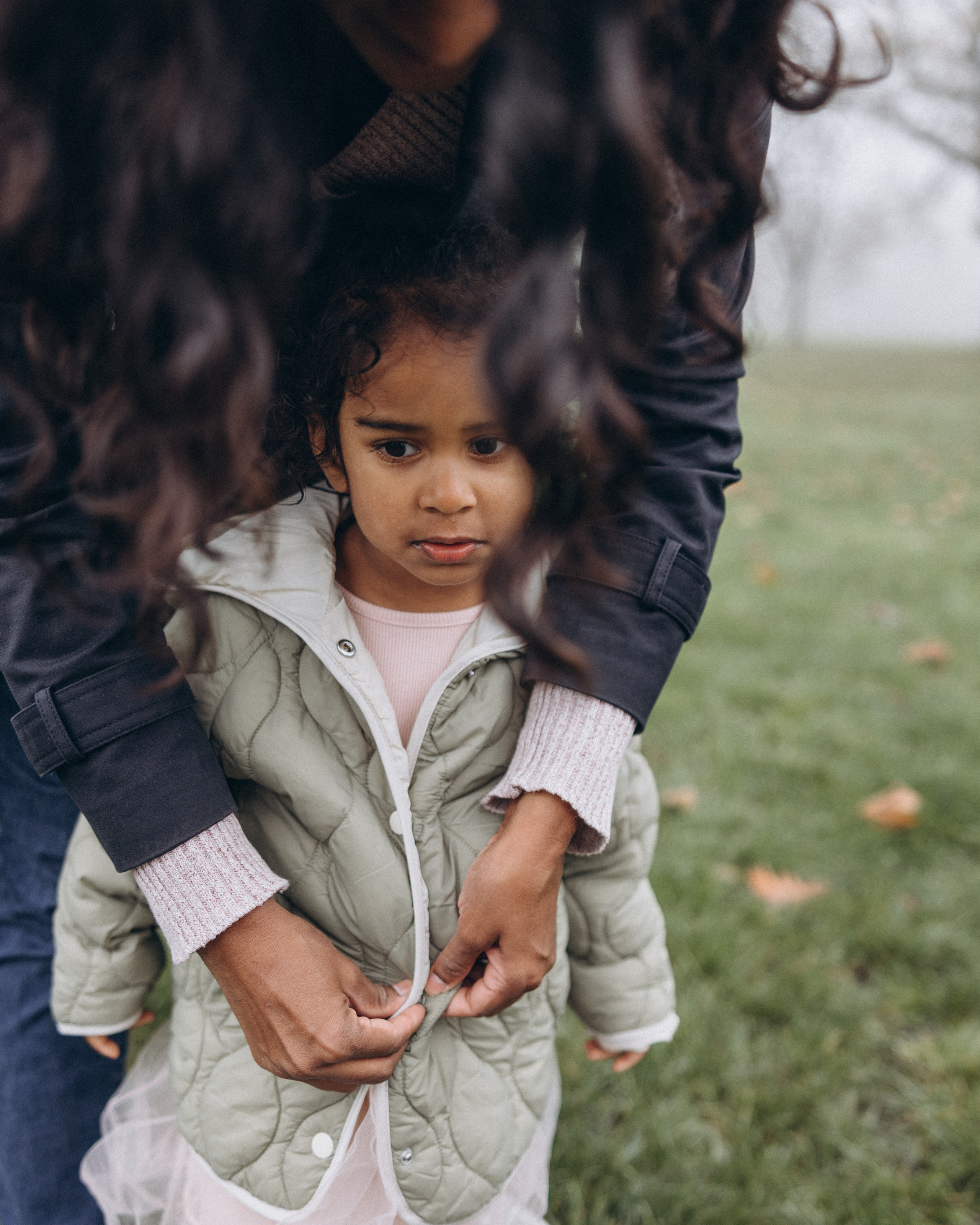Foggy morning for family hugs. Anastasia Klink, Photographer in London