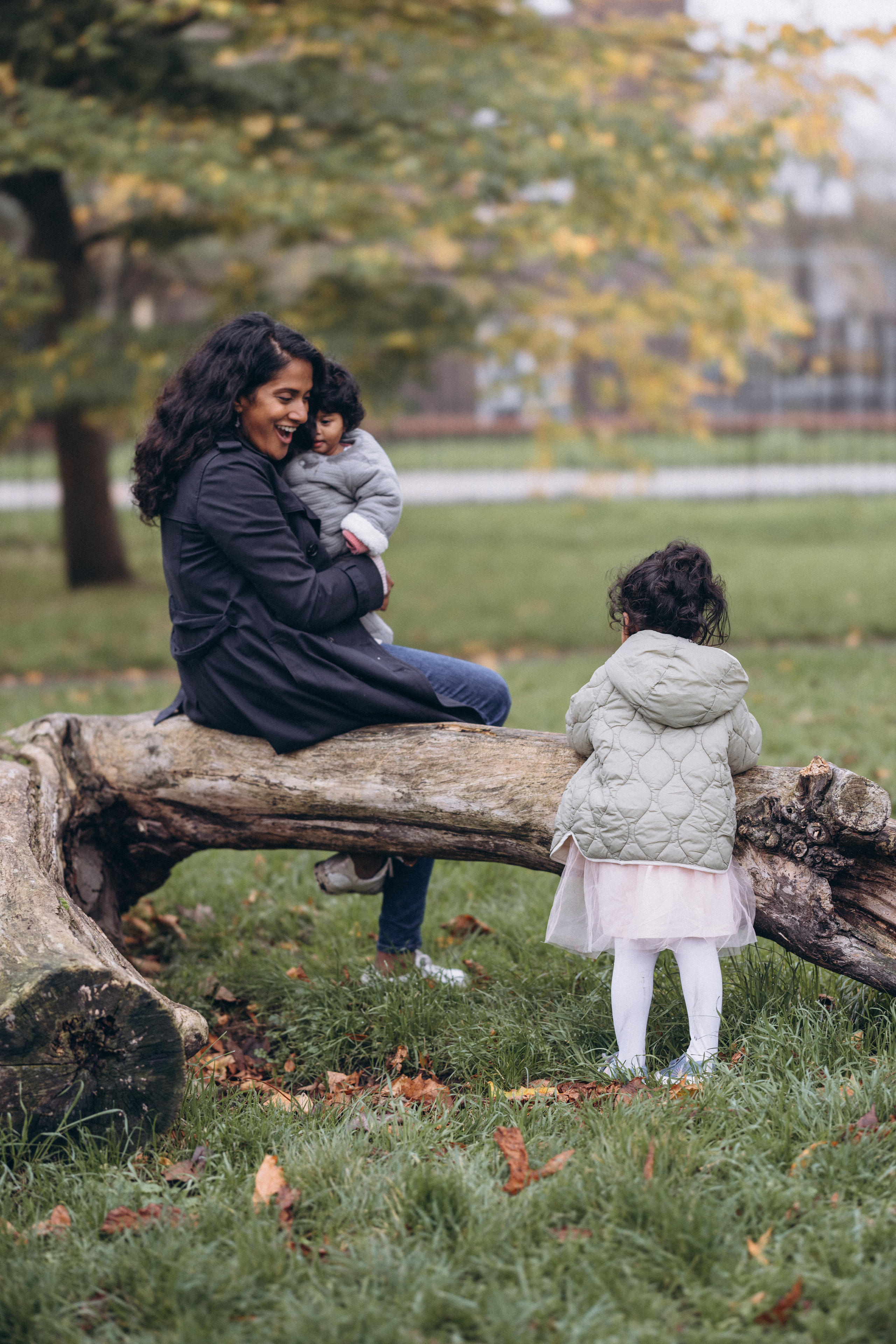 Foggy morning for family hugs. Anastasia Klink, Photographer in London