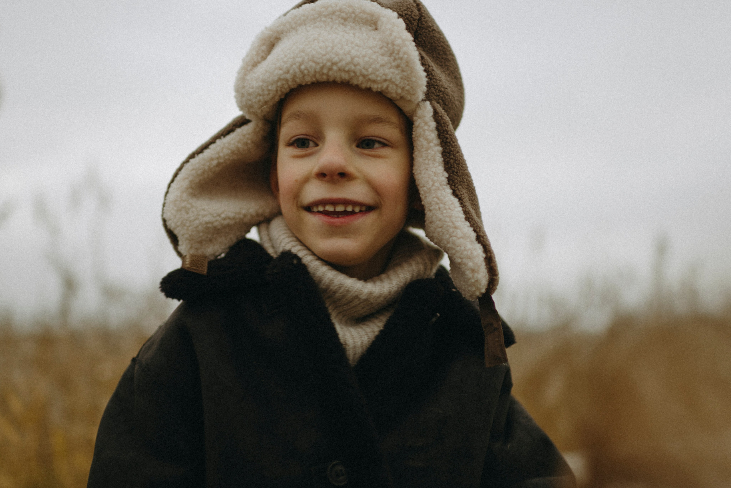 Polina Sobol — family & documentary photographer in Bern. Outdoor & urban photo sessions for families, kids and couples