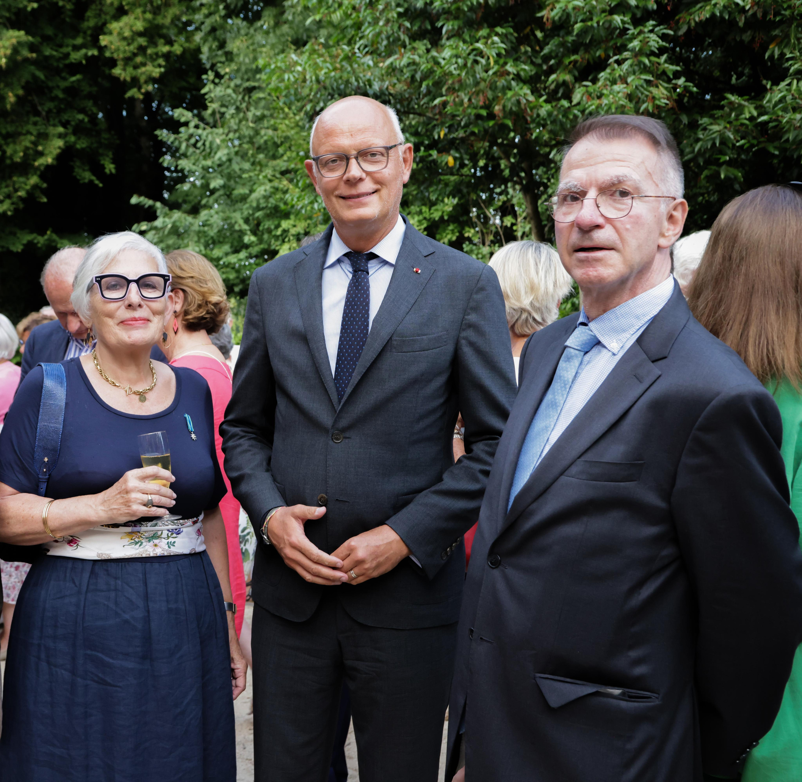 Edouard Philippe remet les insignes à Anne de Bagneaux-Savatier. Natalia Bogdanovska. Films et photographie corporate en France