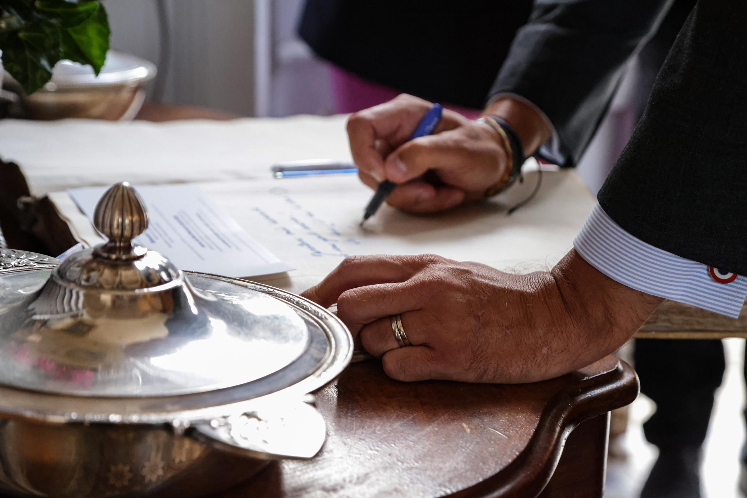 Edouard Philippe remet les insignes à Anne de Bagneaux-Savatier. Natalia Bogdanovska. Films et photographie corporate en France