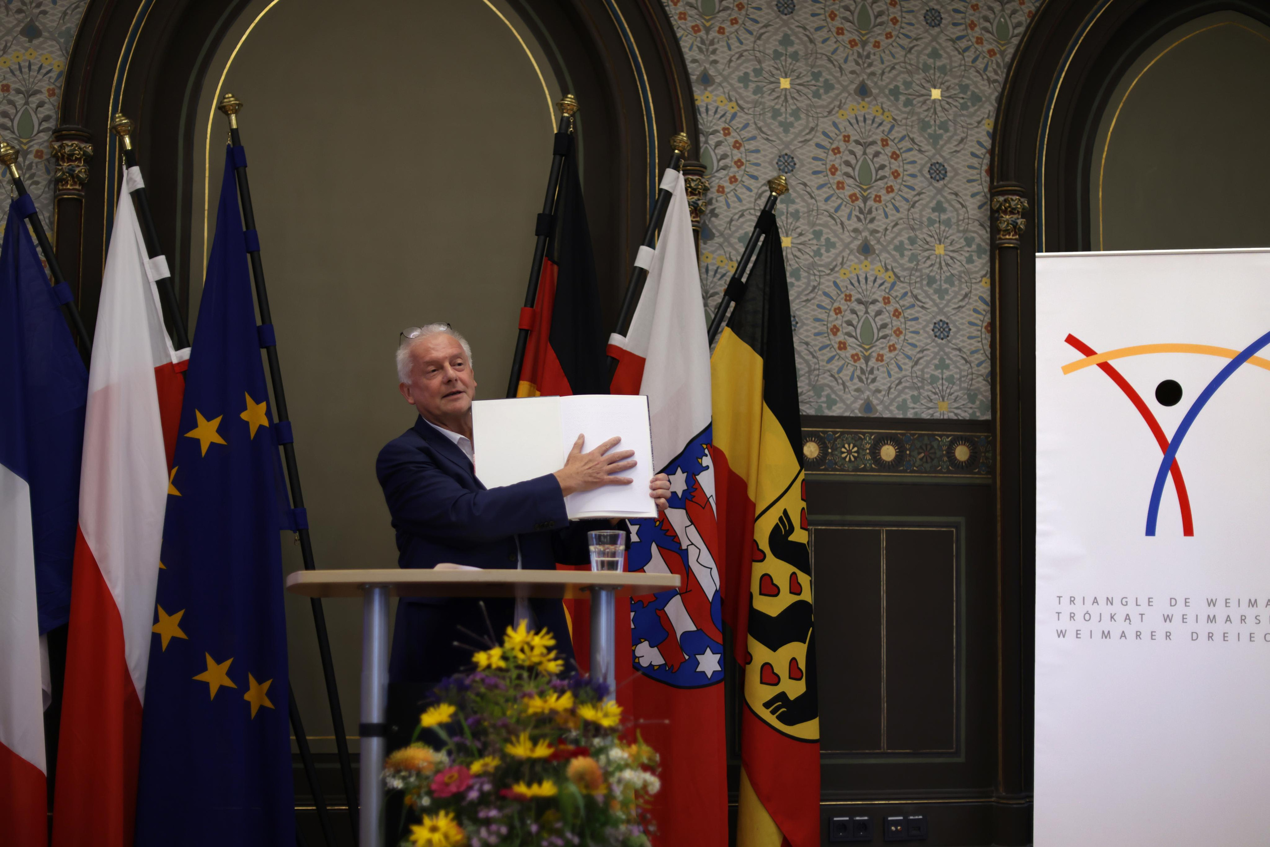 ERIC VAZZOLER. Natalia Bogdanovska. Films et photographie corporate en France