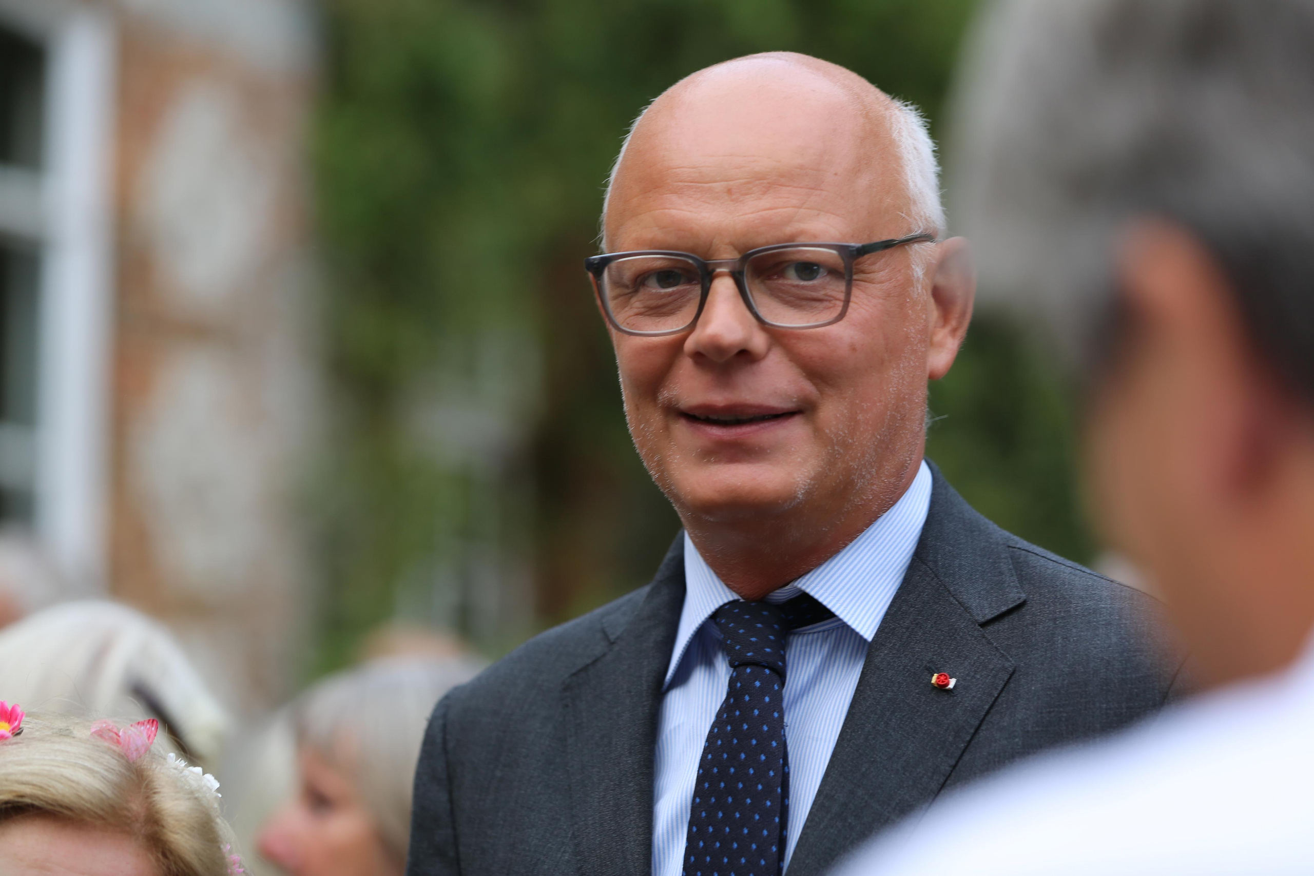 Edouard Philippe remet les insignes à Anne de Bagneaux-Savatier. Natalia Bogdanovska. Films et photographie corporate en France