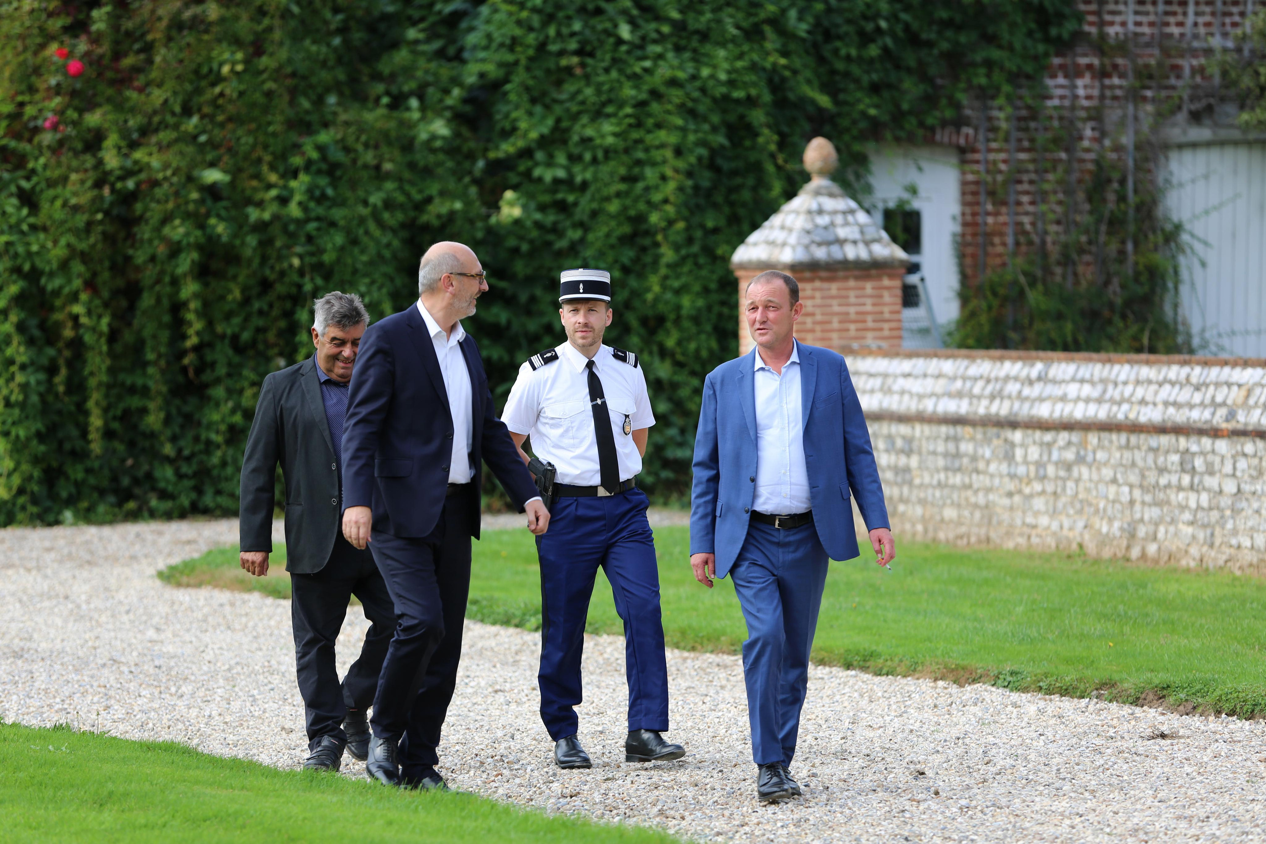 Edouard Philippe remet les insignes à Anne de Bagneaux-Savatier. Natalia Bogdanovska. Films et photographie corporate en France