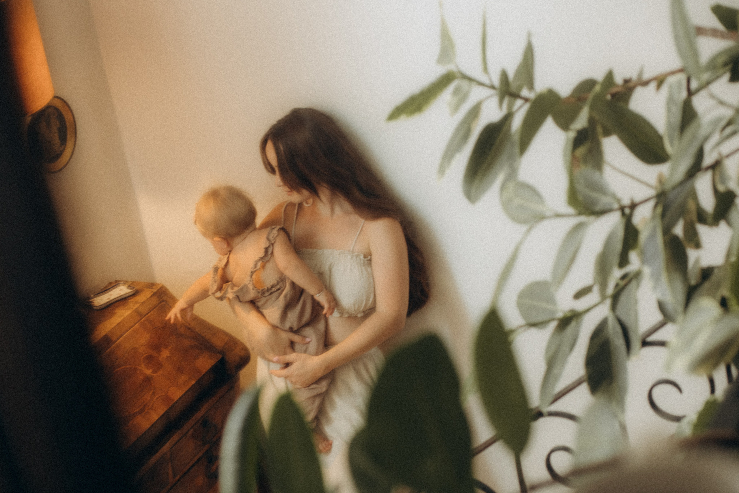 Photoshoot dans le jardin au printemps. Je suis Olga, votre photographe de famille à Metz et dans toute la France