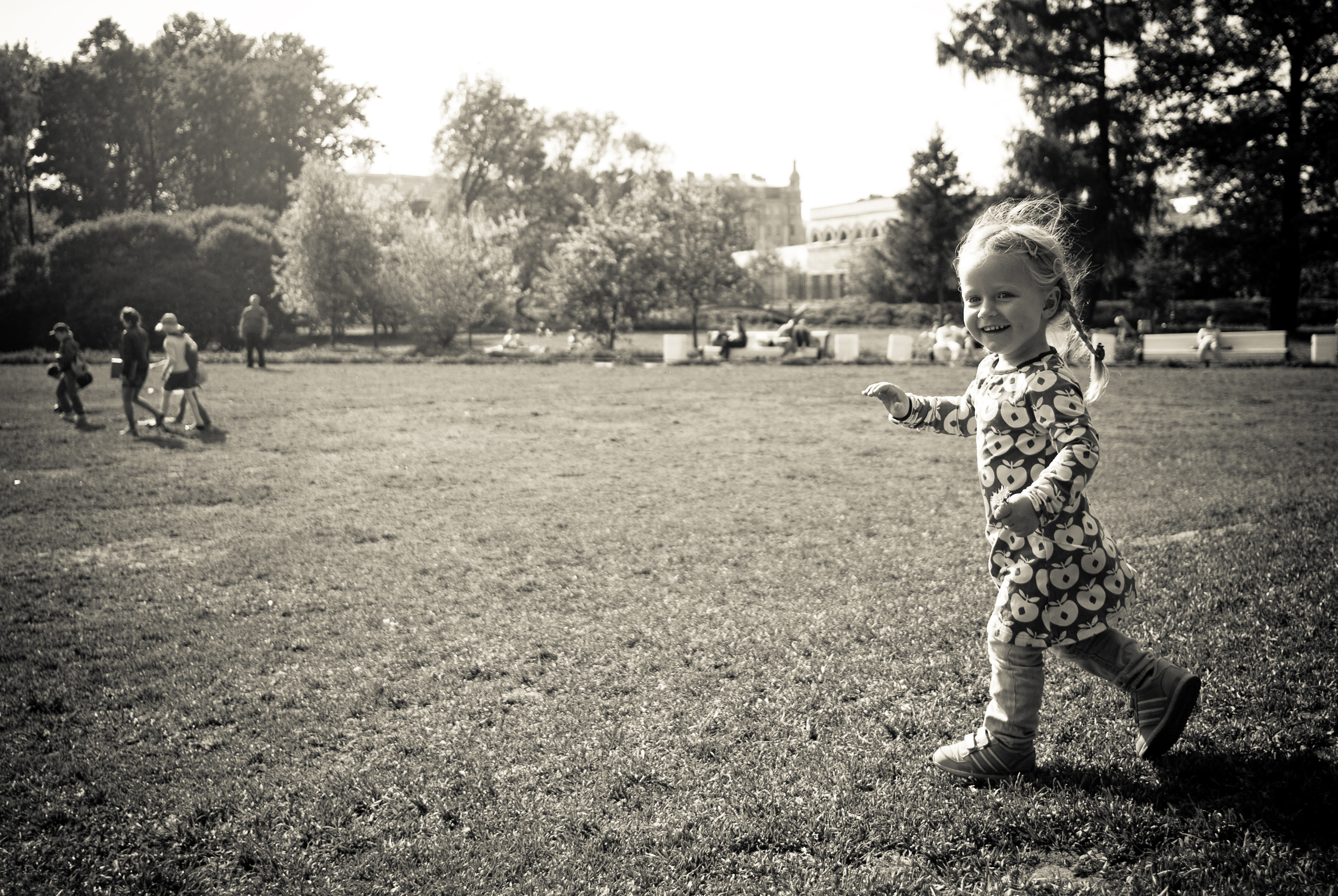 Яна, Катя и Таврический. Год спустя. Виктория Дини. Арт-фотография