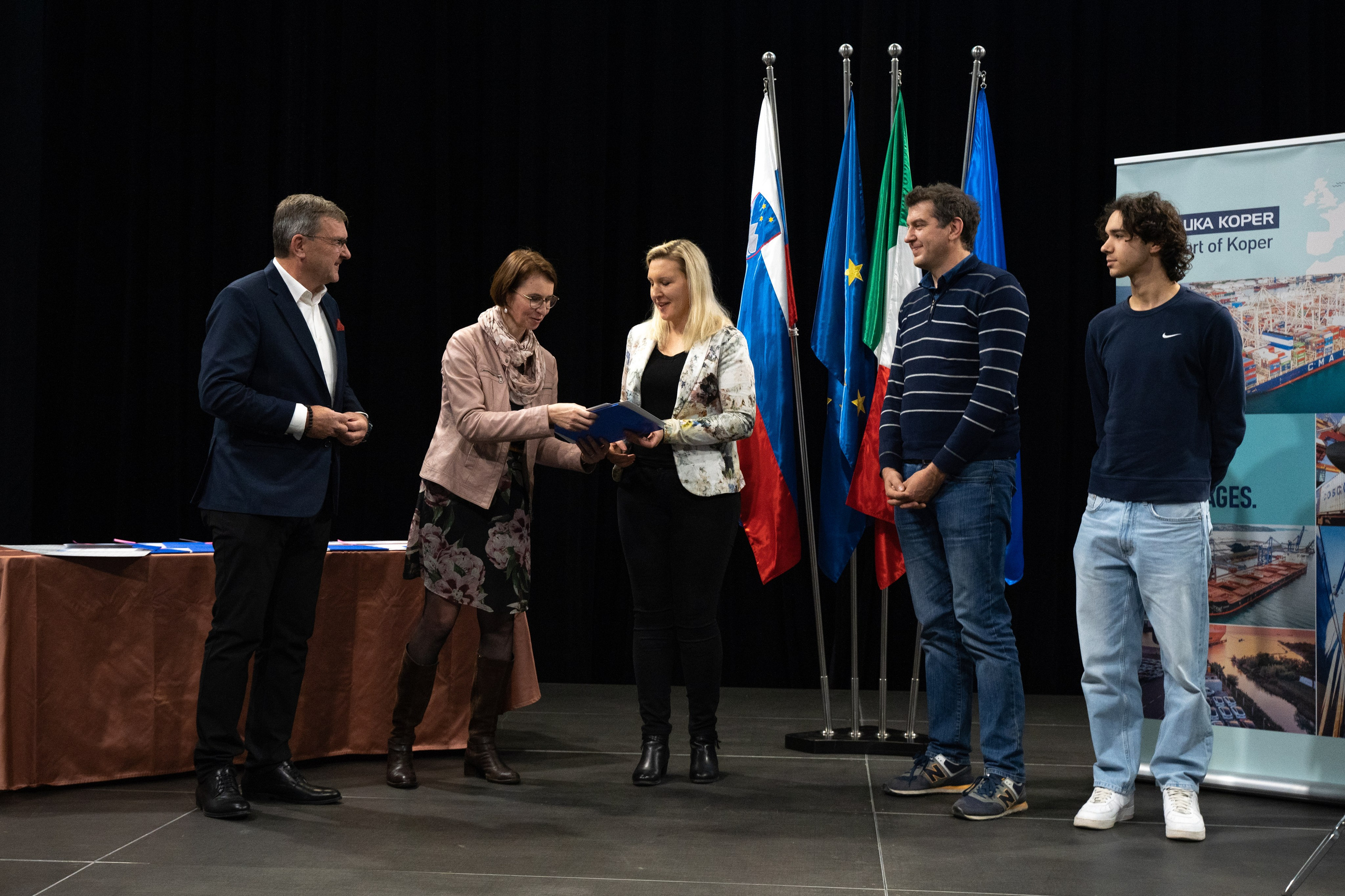 Fotografiranje dogodkov. Fotografinja in videografinja Mariia Bortiakova iz Slovenije: fotografiranje dogodkov, portretov in snemanje videov po vsej Sloveniji