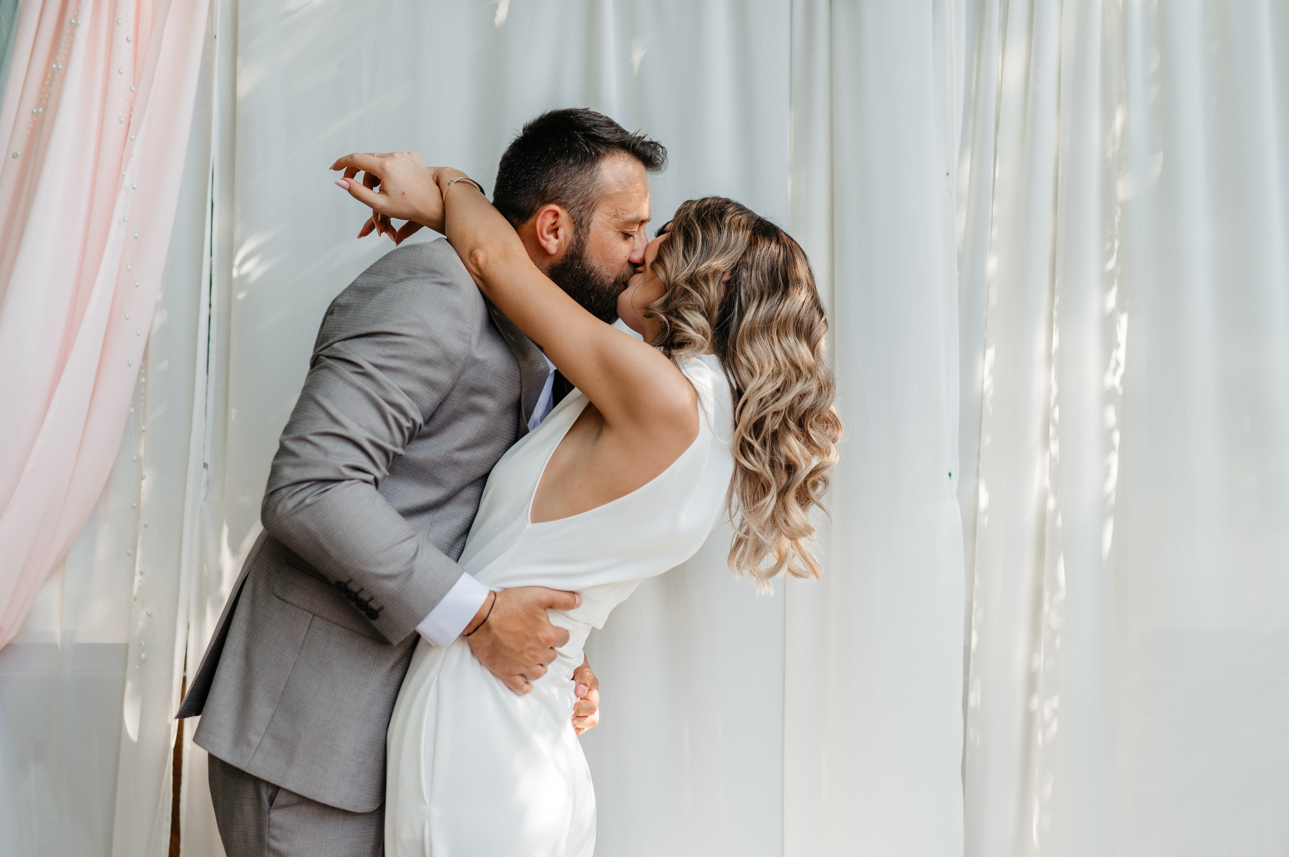 Cununie civila in aer liber si sedinta foto de cuplu. Proud Vision Weddings | Wedding Photography & Film — Servicii profesionale Foto Video Nunta Iasi