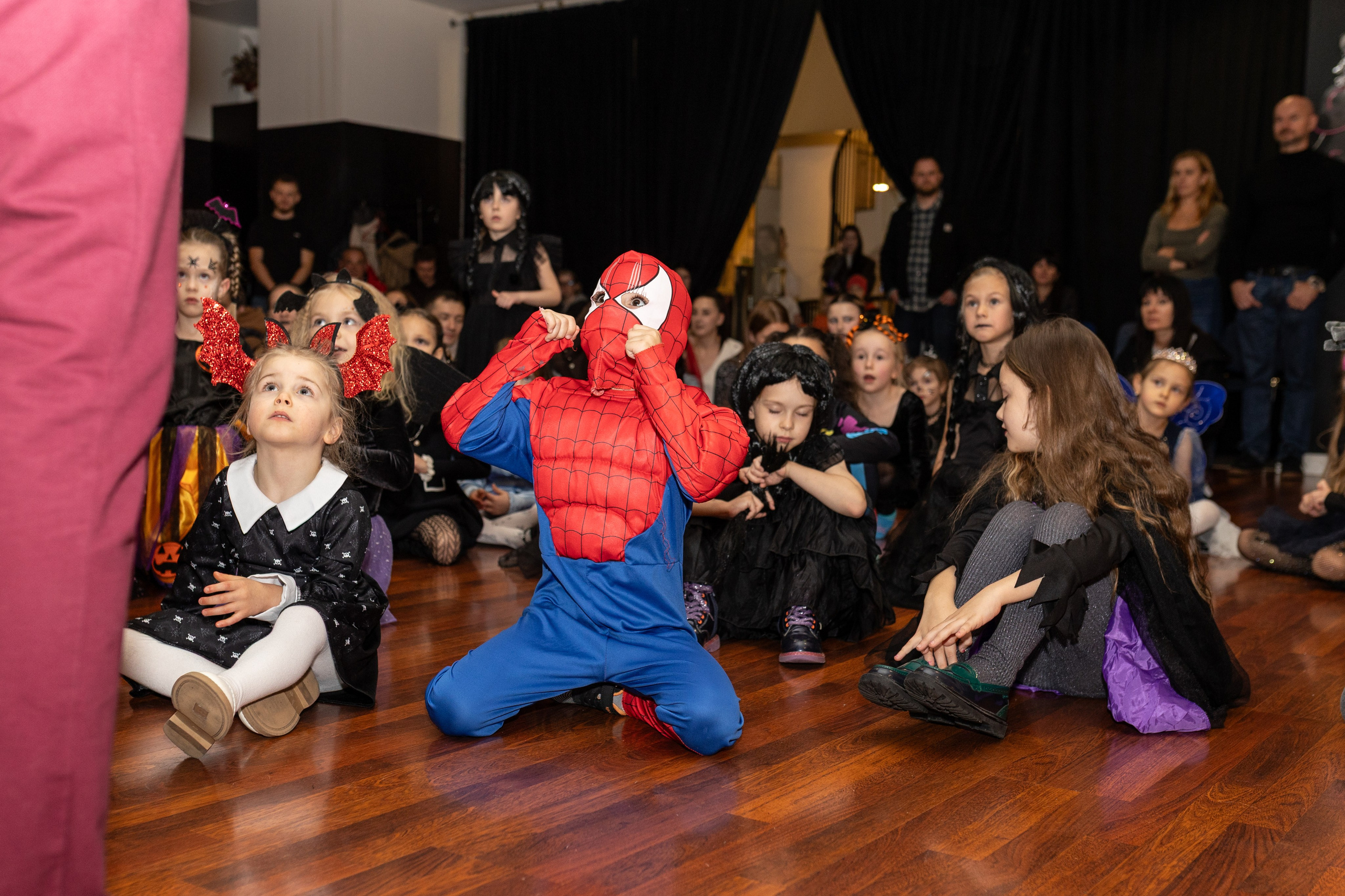 Leo dance studio Helloween 2025. Семейный и детский фотограф в Варшаве Мила Бобровская