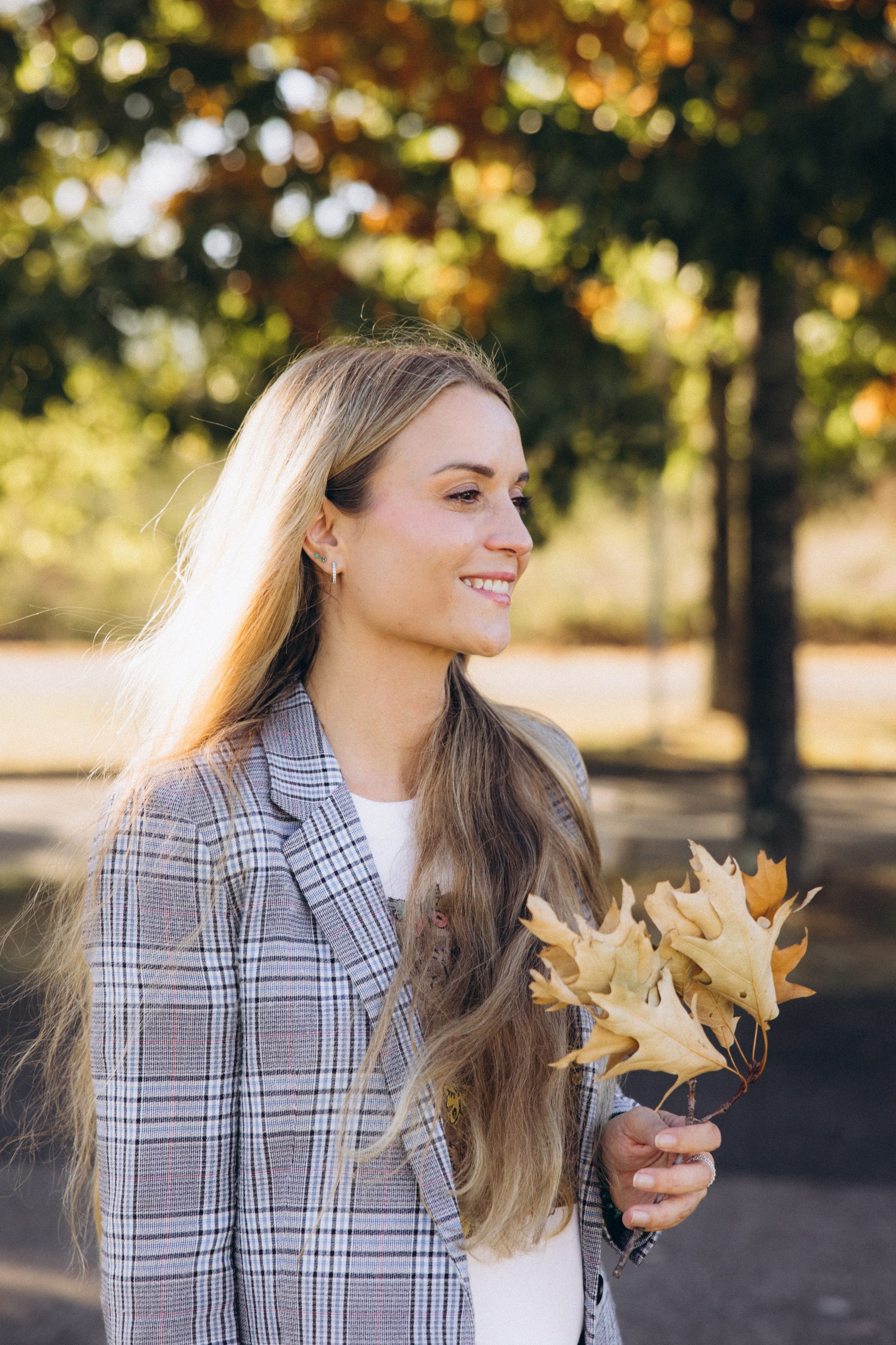 Autumn mother-son family photoshoot in Toulouse. Eugenie Smirnova — wedding, corporate and lifestyle photographer in Toulouse and Southwest France
