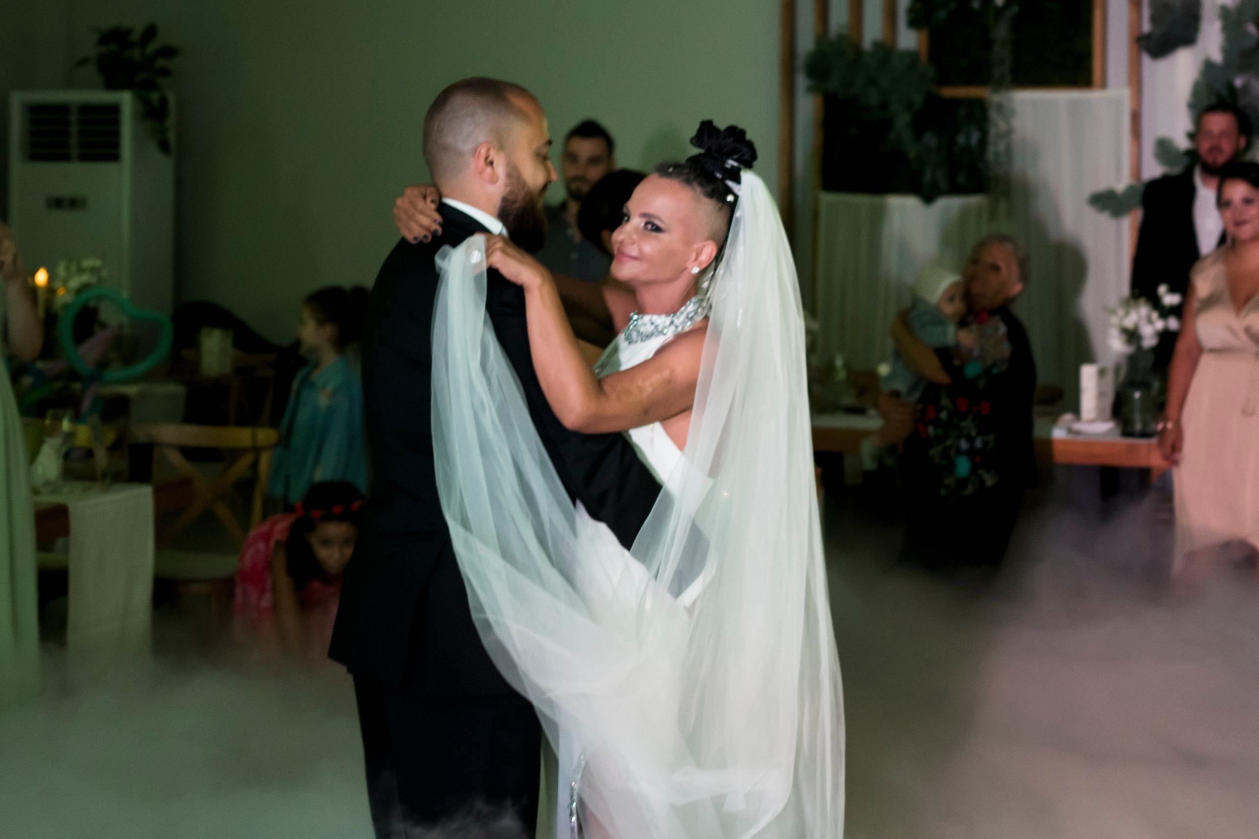 Fotografii Nunta + Botez Ciresul Salbatic. MDimaFotoStudio. Fotograf de nuntă, evenimente private și de familie