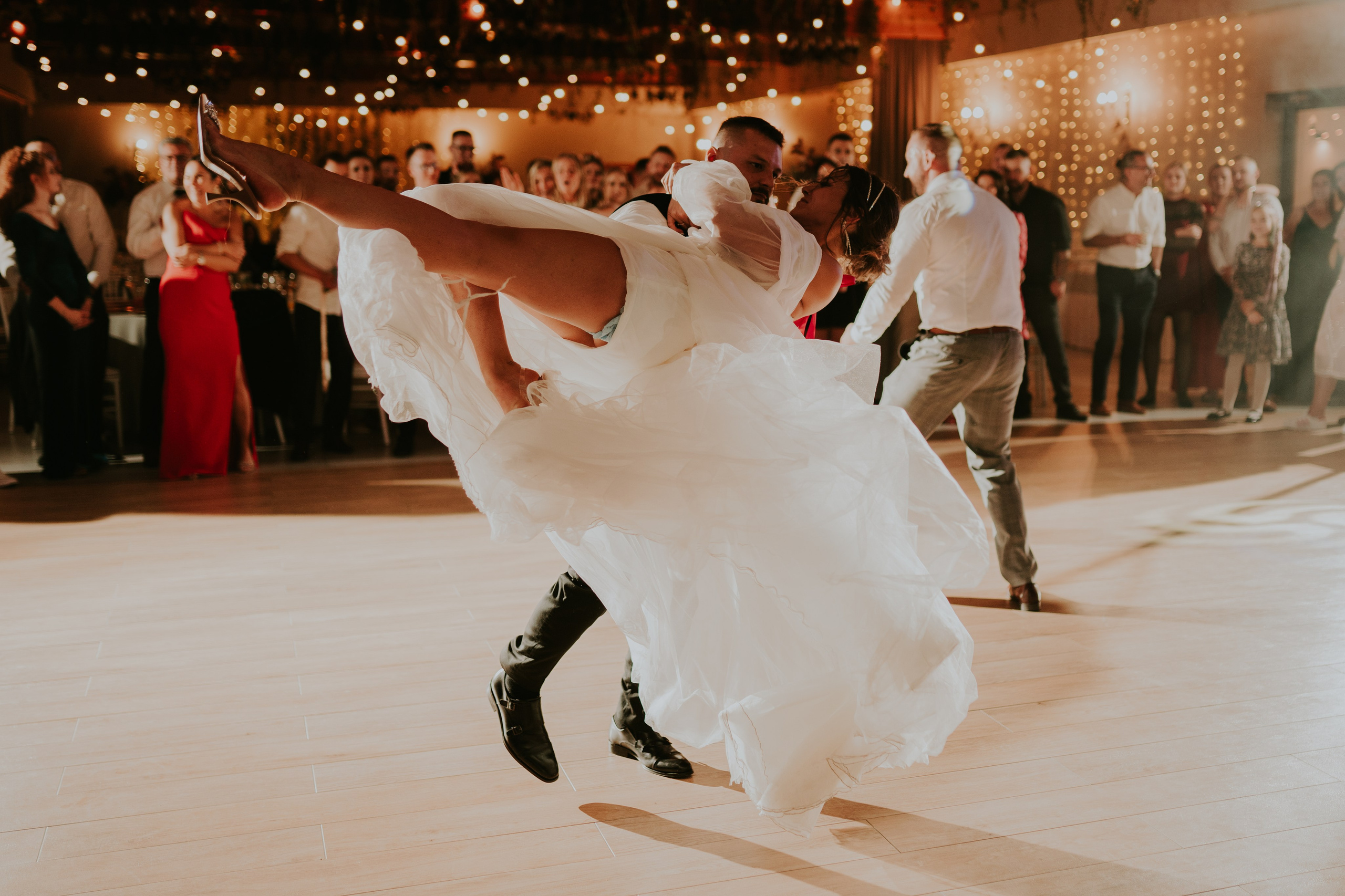 Sala Koralowa w Jaworzu: Opowieść o ślubie Nikoli i Kacpra. Karkowskafoto - fotografia miłości