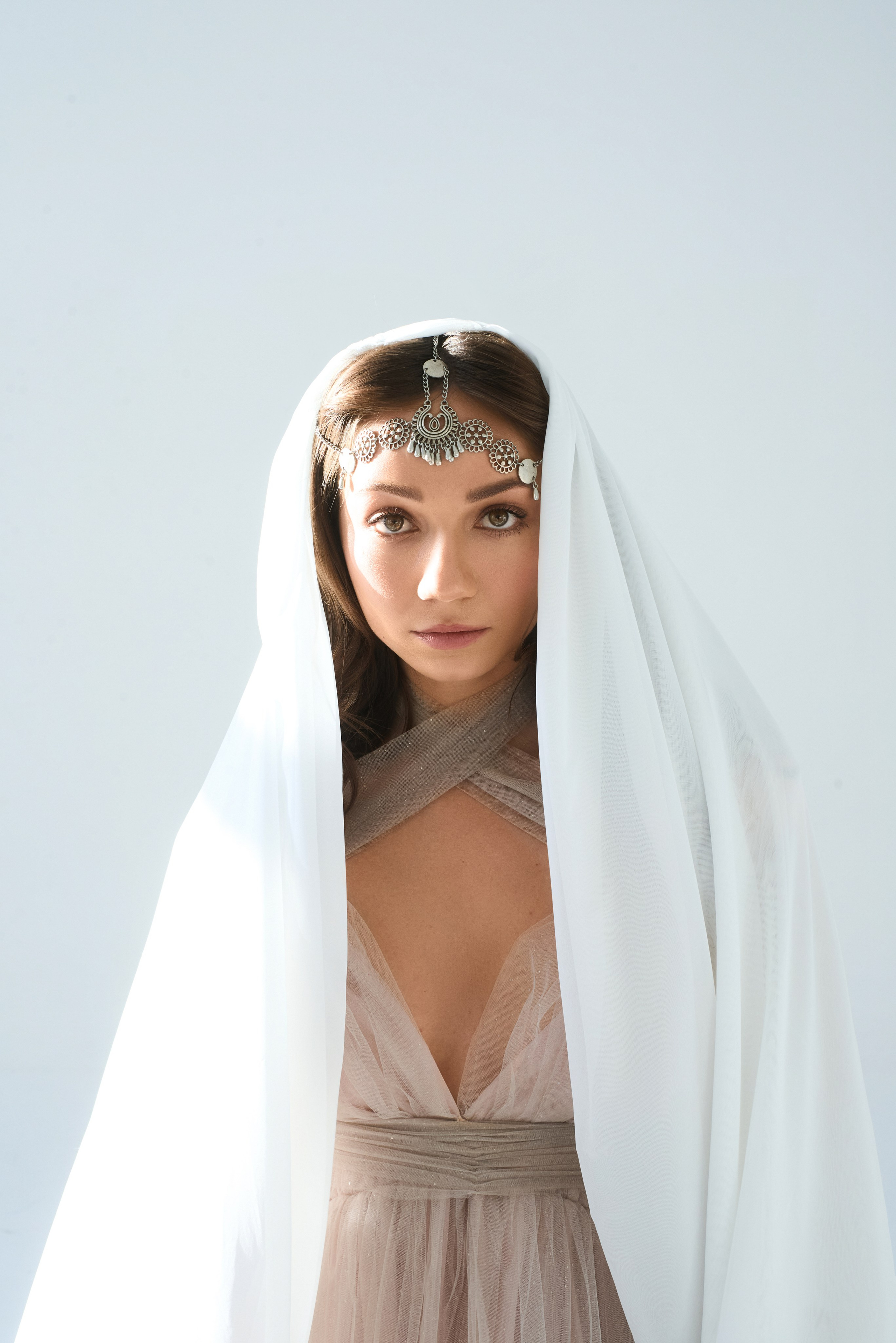 Kreatywna sesja zdjęciowa z skrzydłami i dymem dla Oriany | Fotografia artystyczna. Portrait & Fashion Photographer | Сannes, Paris, Monaco, Dubai, Kyiv — - Alisa Postnykova