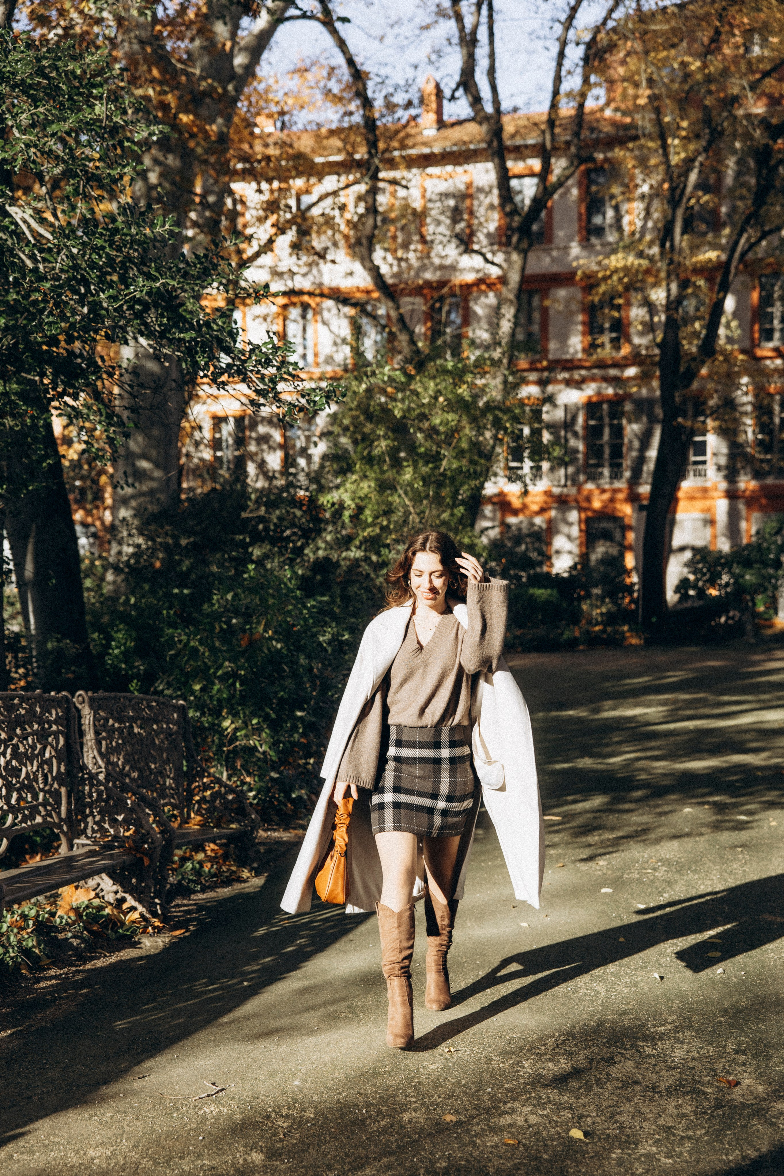 Autumn photoshoot for Elizaveta in Toulouse. Eugenie Smirnova — wedding, corporate and lifestyle photographer in Toulouse and Southwest France