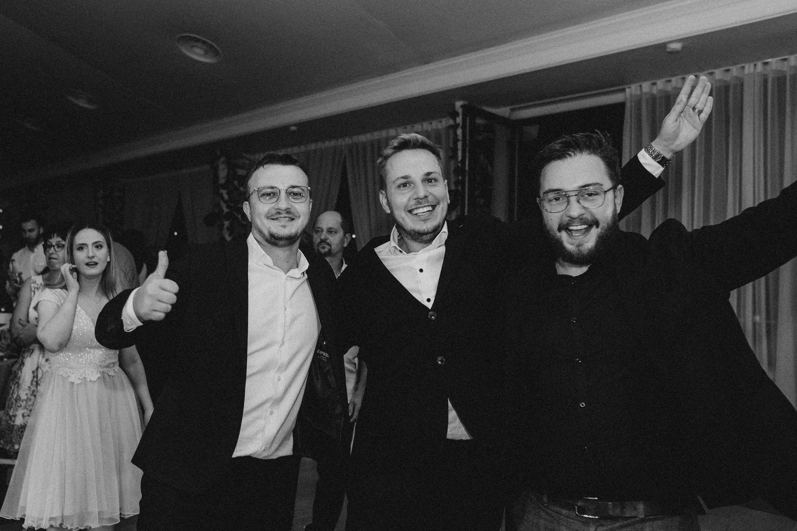 Cununie civila in aer liber , artificii de zi colorate , decor nunta , nunta la Hotel Traian. Proud Vision Weddings | Wedding Photography & Film — Servicii profesionale Foto Video Nunta Iasi