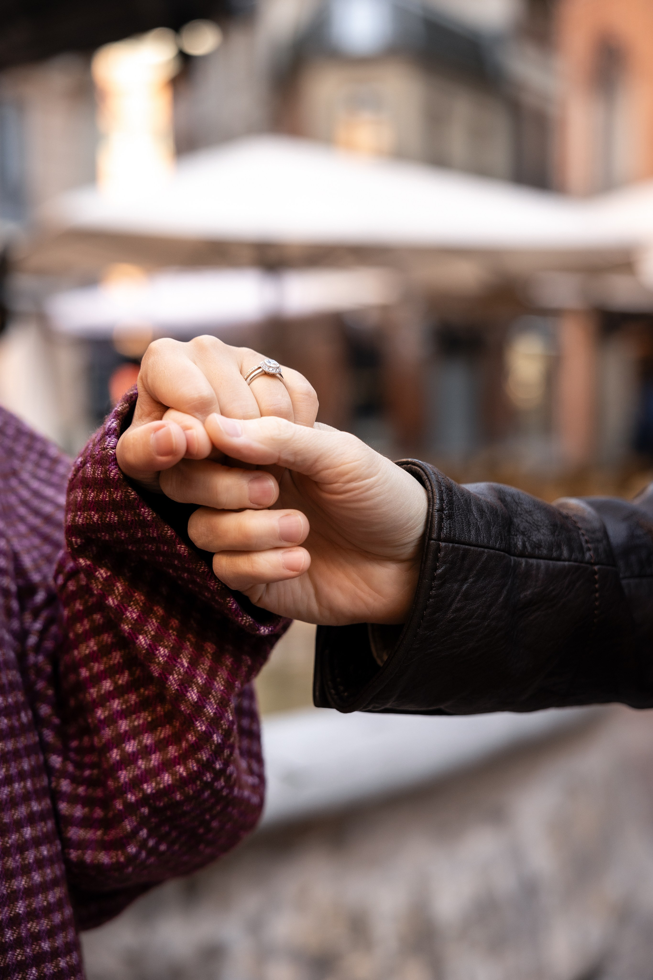 Christmas maternity photo session in Toulouse. Eugenie Smirnova — wedding, corporate and lifestyle photographer in Toulouse and Southwest France
