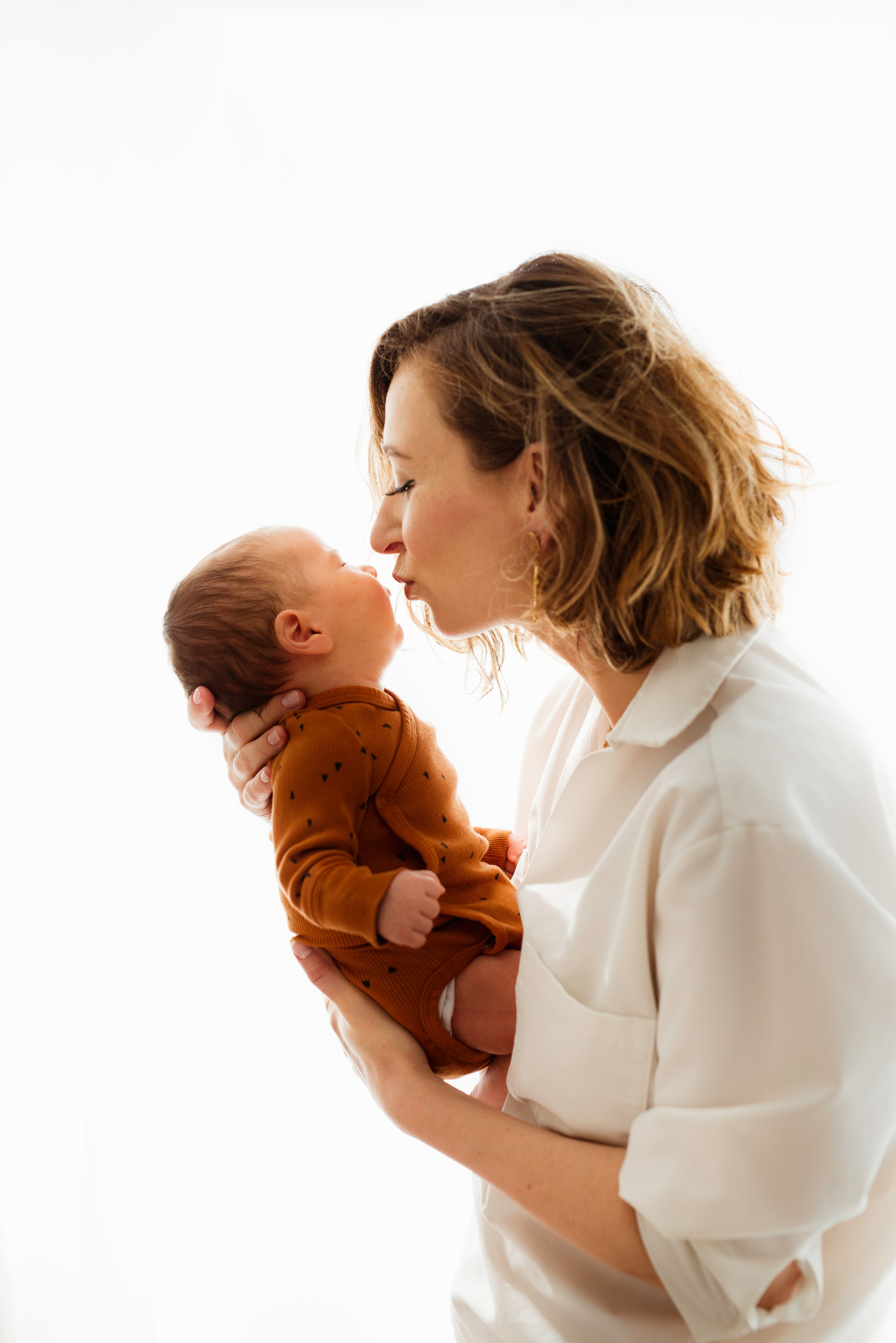 Magi’s Newborn home visit. Michalina Dzianach Wedding Photographer Iceland
