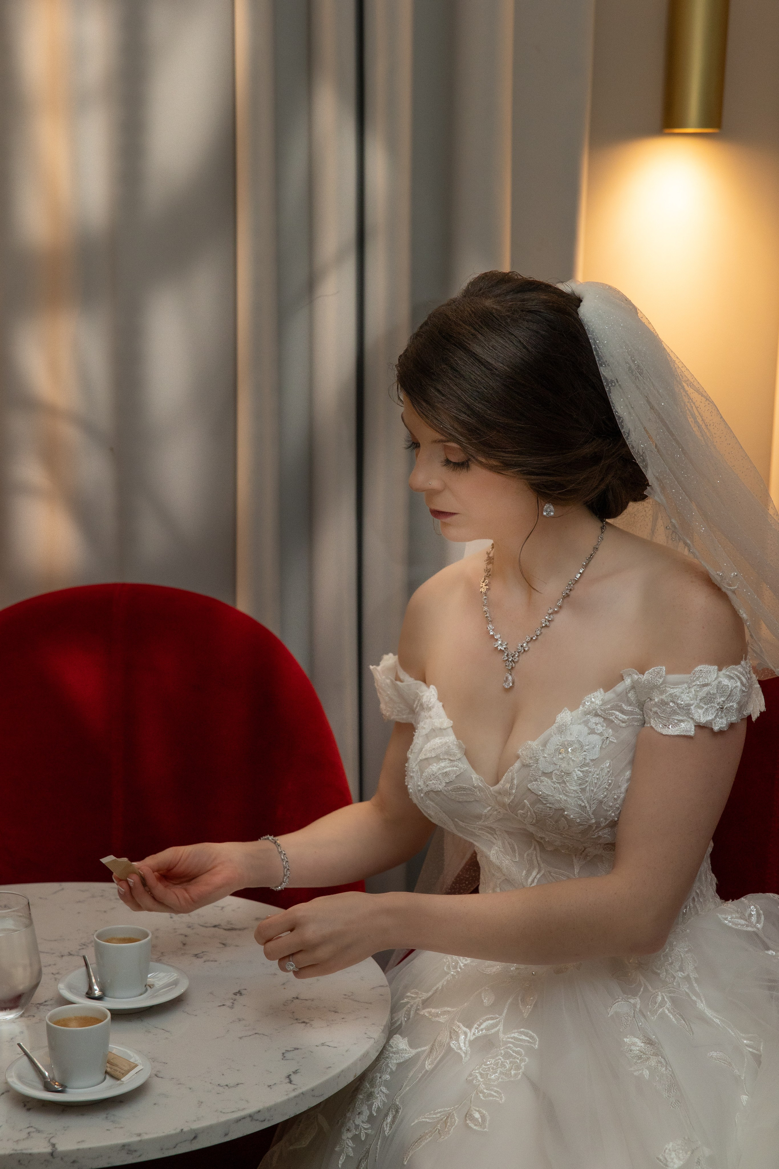 Christmas wedding to remember in Toulouse, Capitole. Gillian & Scott. Eugenie Smirnova — wedding, corporate and lifestyle photographer in Toulouse and Southwest France