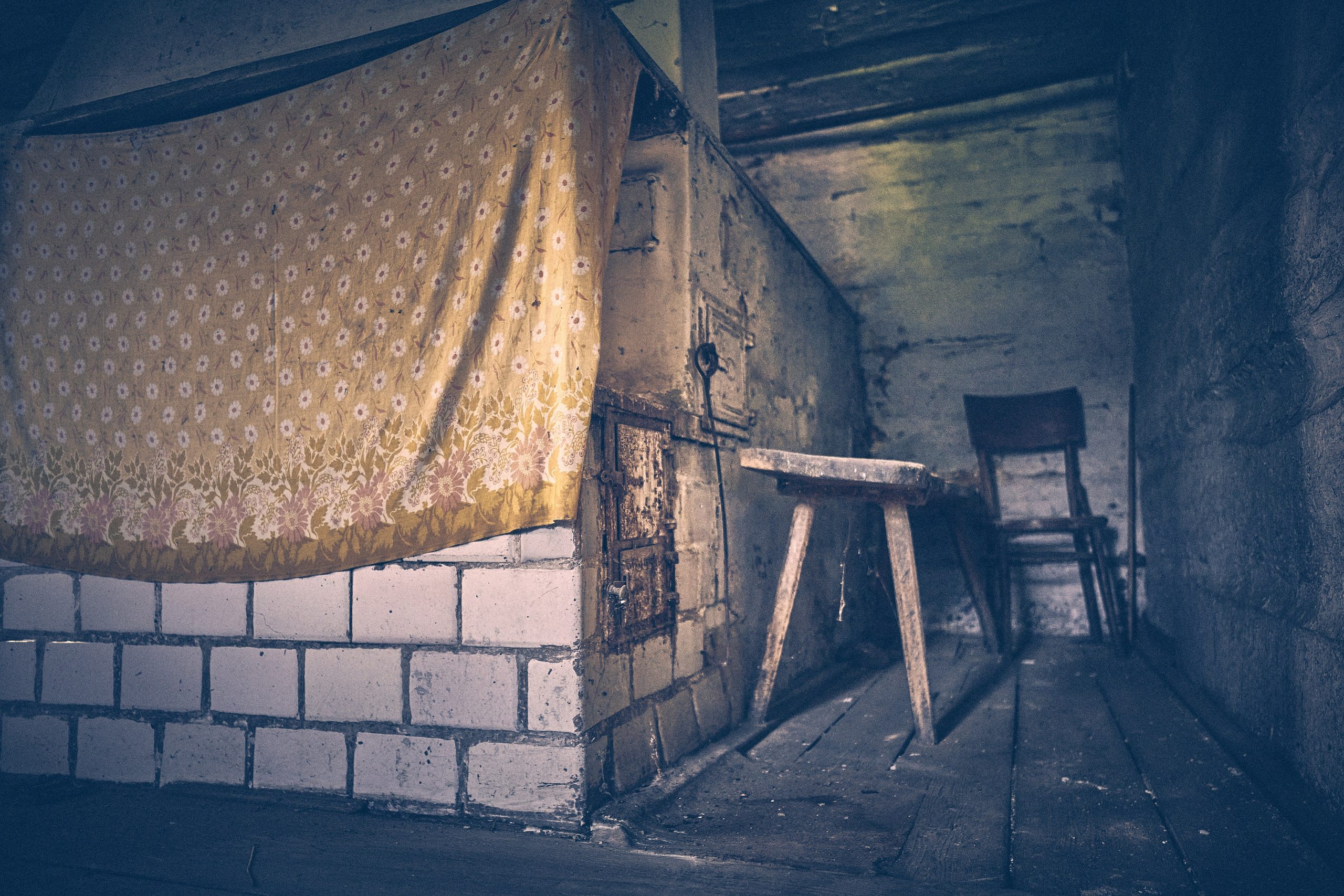 Andriej Szypiłow - Fotograf i Wideograf - Reportaż artystyczny - wizyta rodzinna in the middle of nowhere. Zabita dechami wieś na granicy Białorusi i Polski.