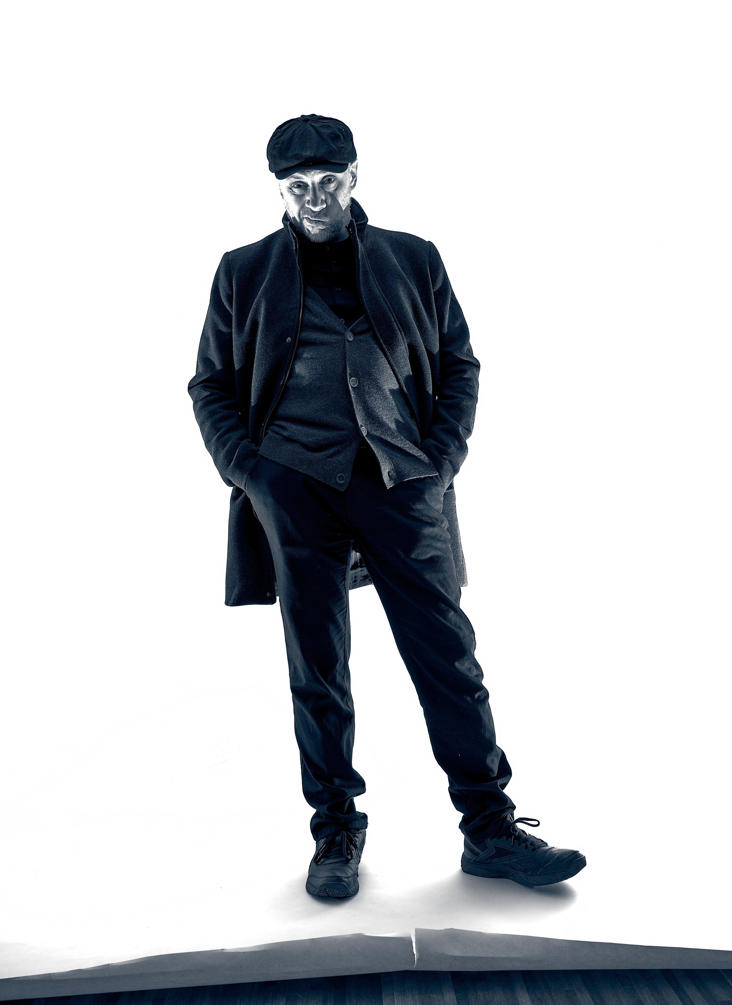 Portretowy fotograf Andriej Szypiłow - Spojrzenie na Kumpla w stylu Noir. Każdy z nas ma swoją ciemną stronę… Portret czarno-biały. BW. Black and White Portrait.