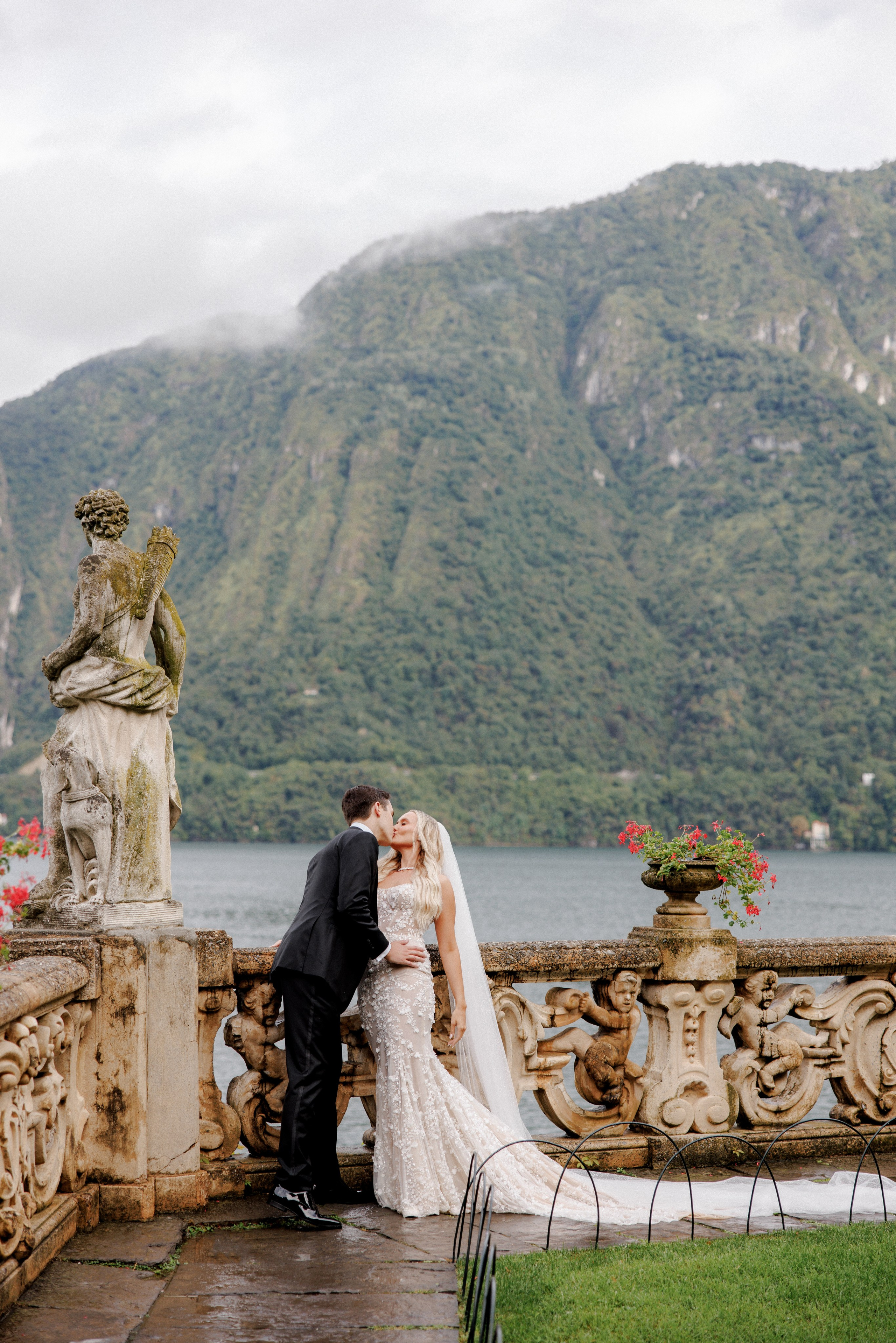 A Timeless & Chic Wedding at Villa Balbianello and Grand Hotel Tremezzo, Lake Como. Wedding and Family Photographer Switzerland and Italy. Valeria Diaz