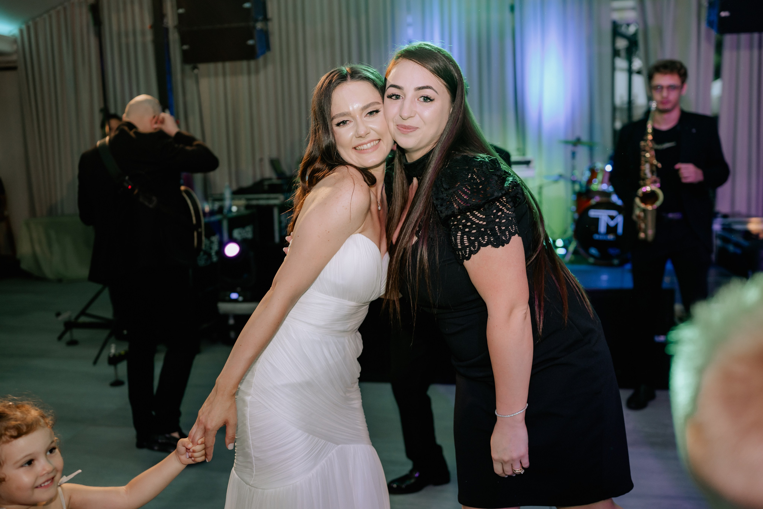 Cununie civila in aer liber , artificii de zi colorate , decor nunta , nunta la Hotel Traian. Proud Vision Weddings | Wedding Photography & Film — Servicii profesionale Foto Video Nunta Iasi