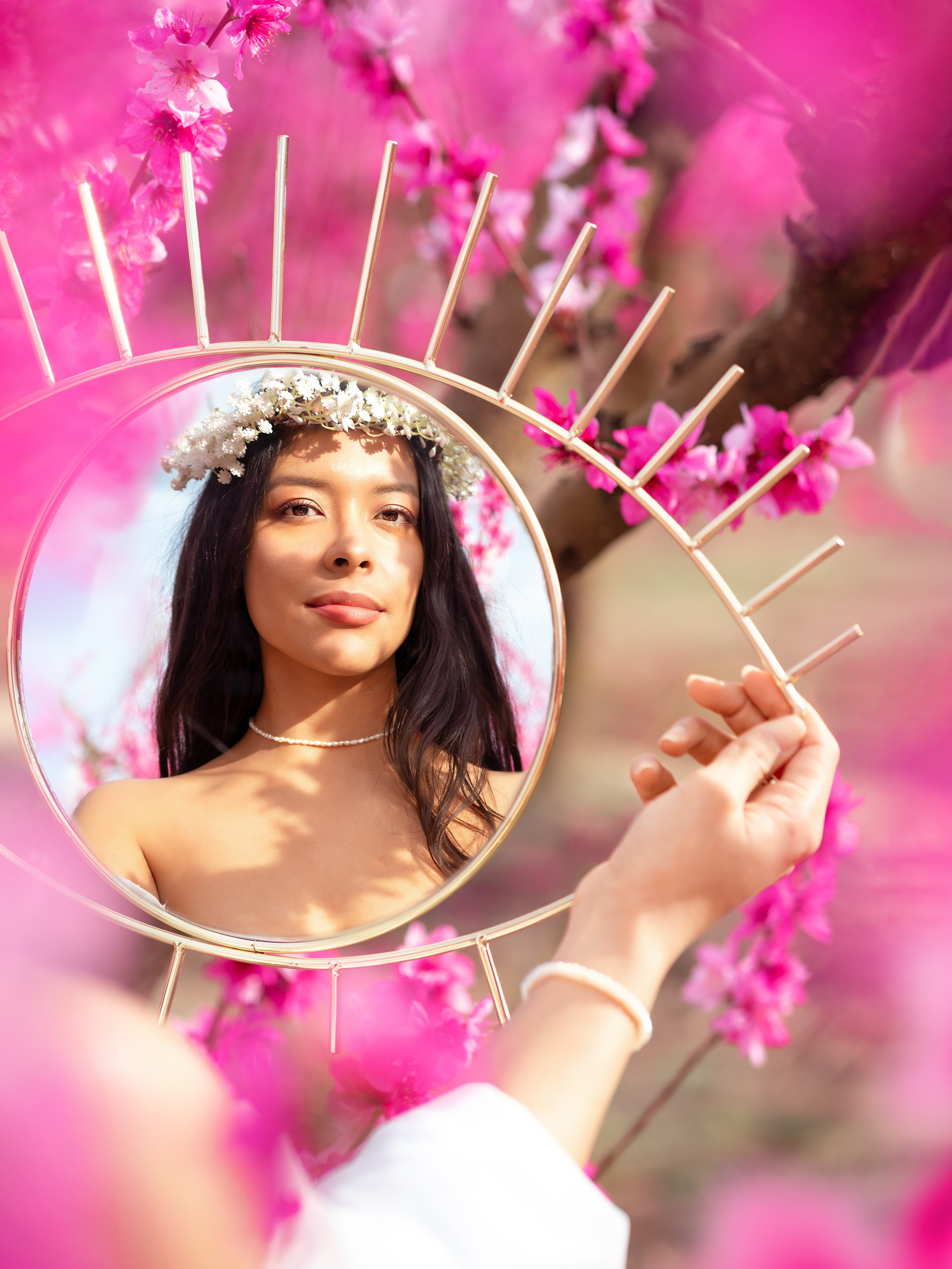 Retrato femenino en Madrid — belleza auténtica con luz natural Asesoría de estilismo, poses y localización. Imágenes elegantes y atemporales. Fotógrafa en Madrid | Retratos femeninos, familia y sesiones con caballos – Anna Maruleva