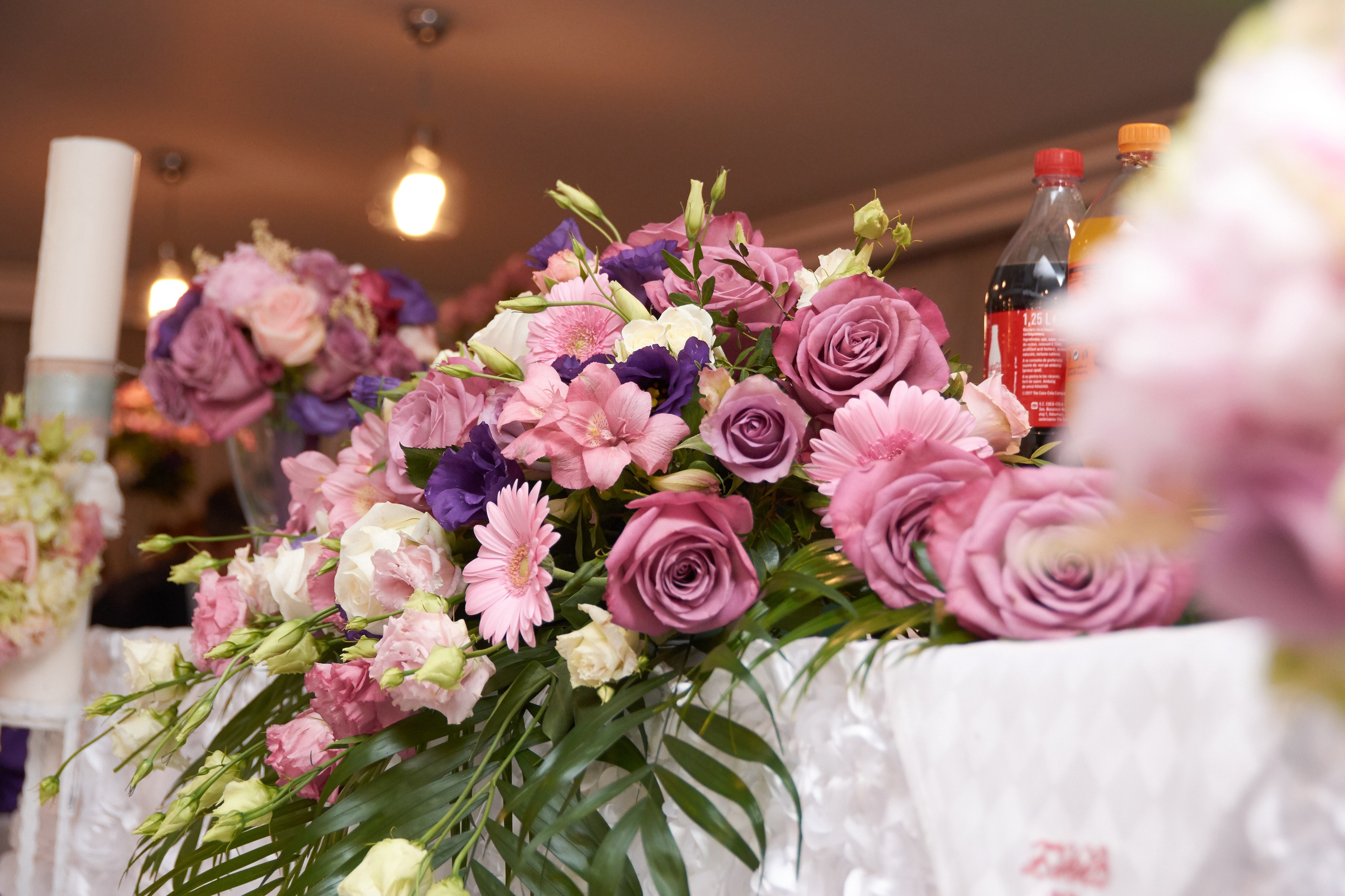 Cât ne costă nunta? Ghid complet pentru viitori miri, cost nunta, ce cheltuieli avem la nunta, cat costa dj, cat costa buchetul de mireasa, cost buchet nasa, cost formatie, cost band, cost saxofon, cost fotograf nunta, cost videograf nunta, cost salon de nunta