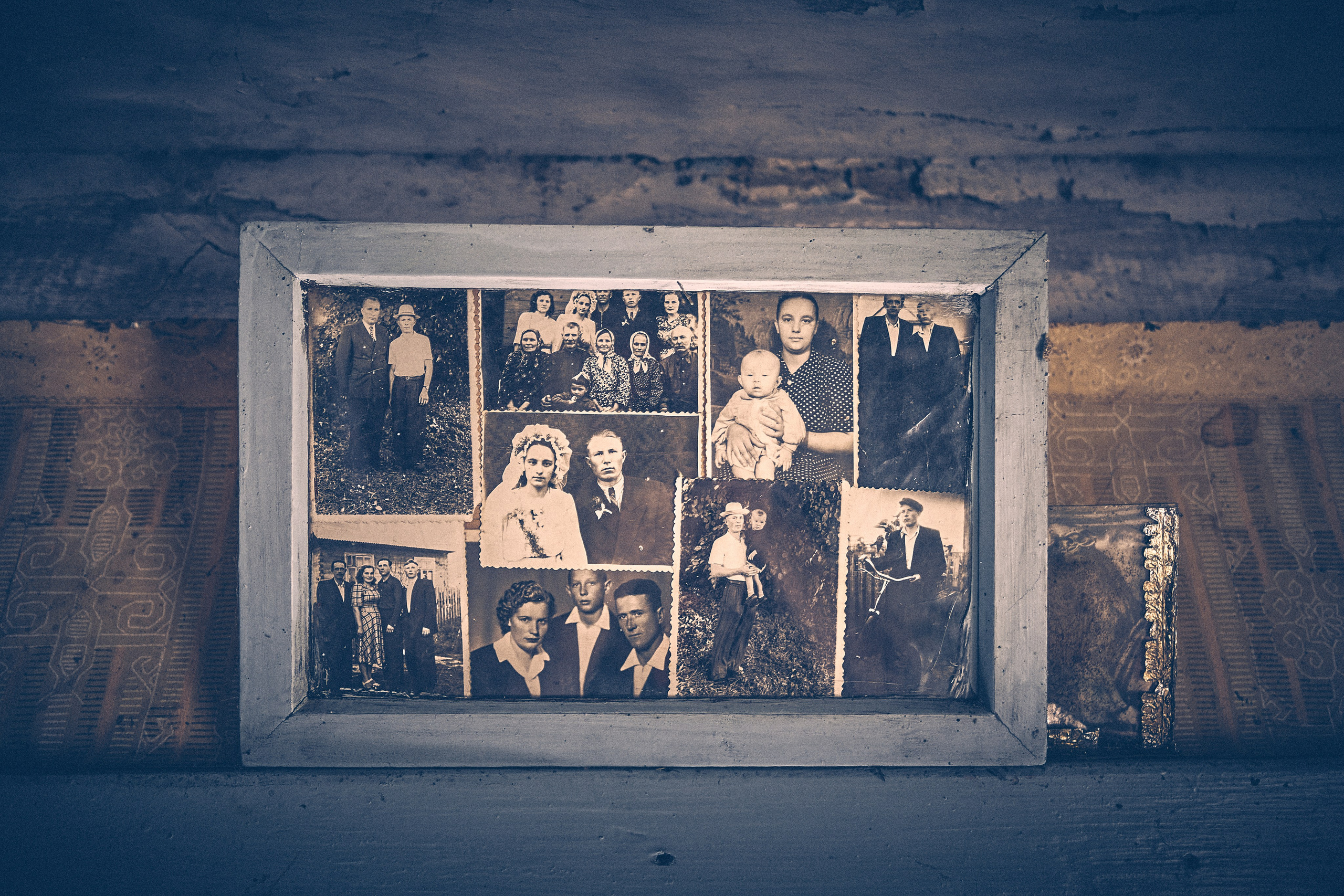 Andriej Szypiłow - Fotograf i Wideograf - Reportaż artystyczny - wizyta rodzinna in the middle of nowhere. Zabita dechami wieś na granicy Białorusi i Polski.