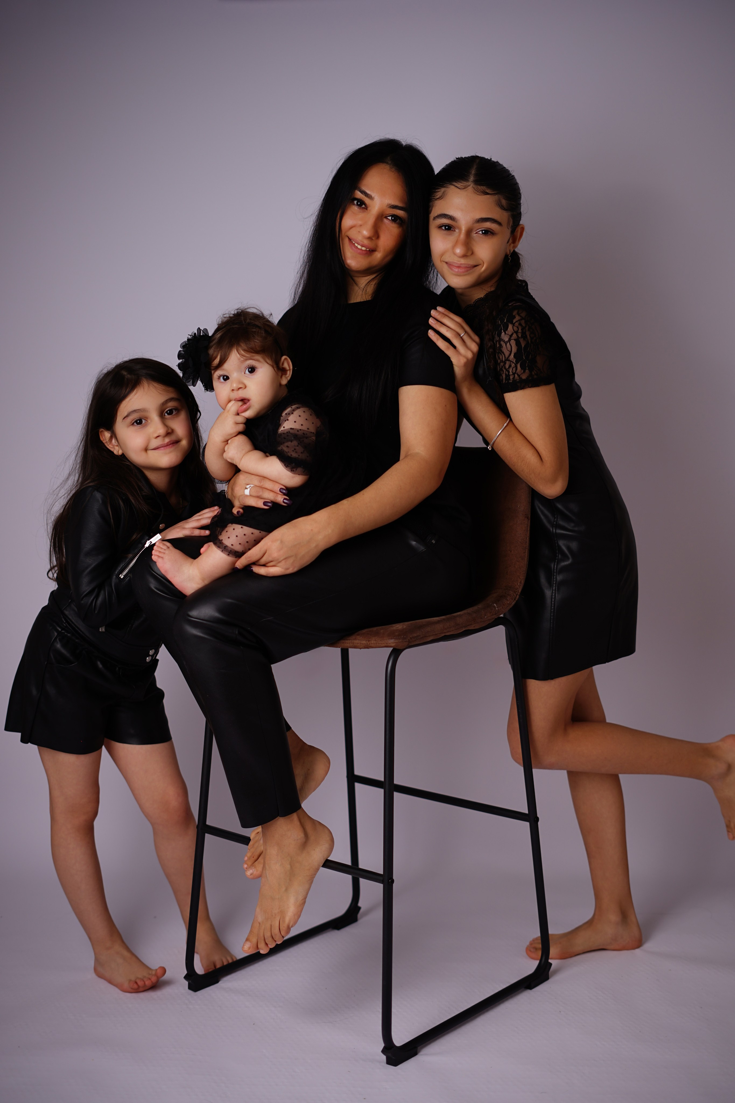 Noir et blanc. Petit trésor photos de famille, grossesse et nouveau-né à Roanne