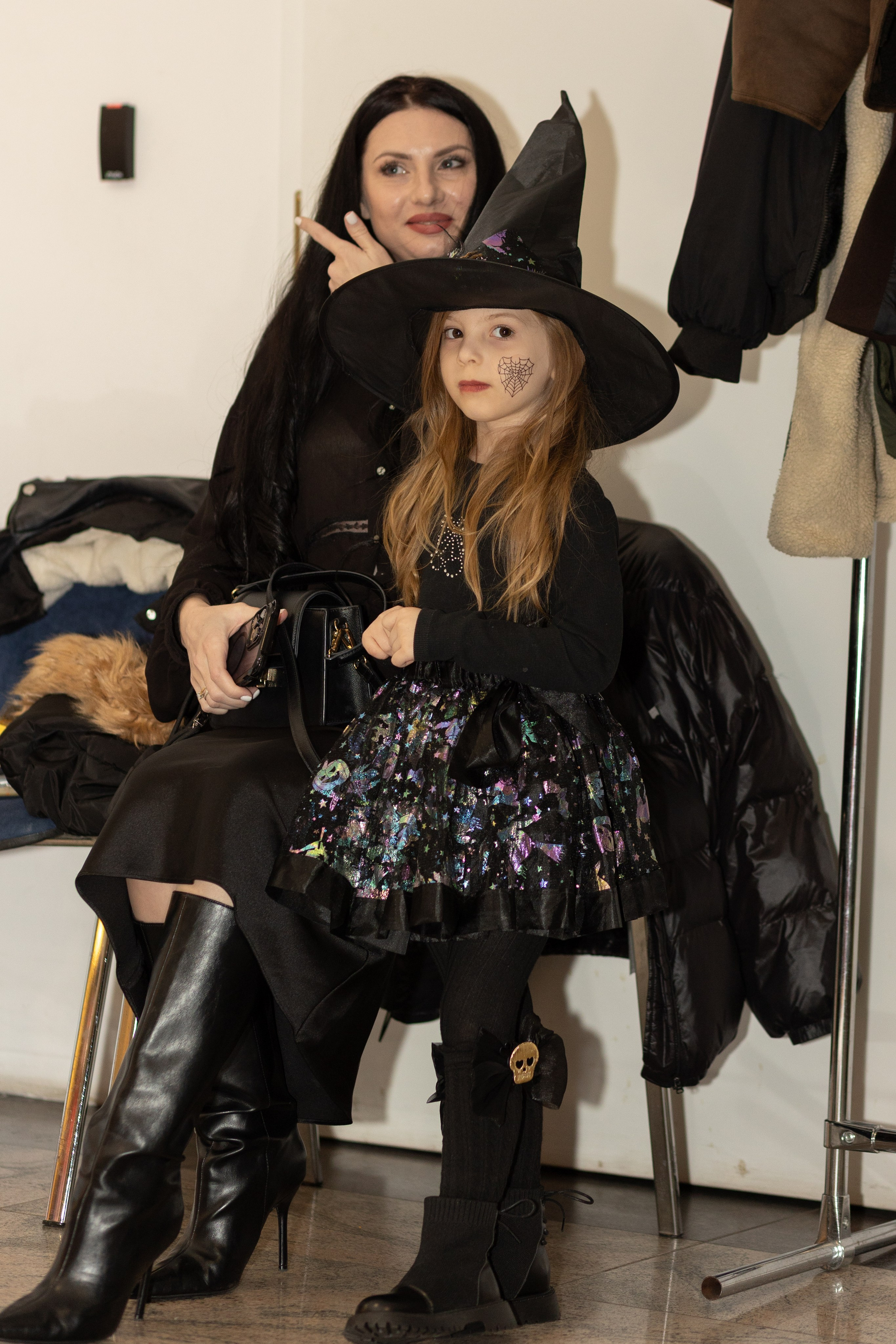 Leo dance studio Helloween 2025. Семейный и детский фотограф в Варшаве Мила Бобровская