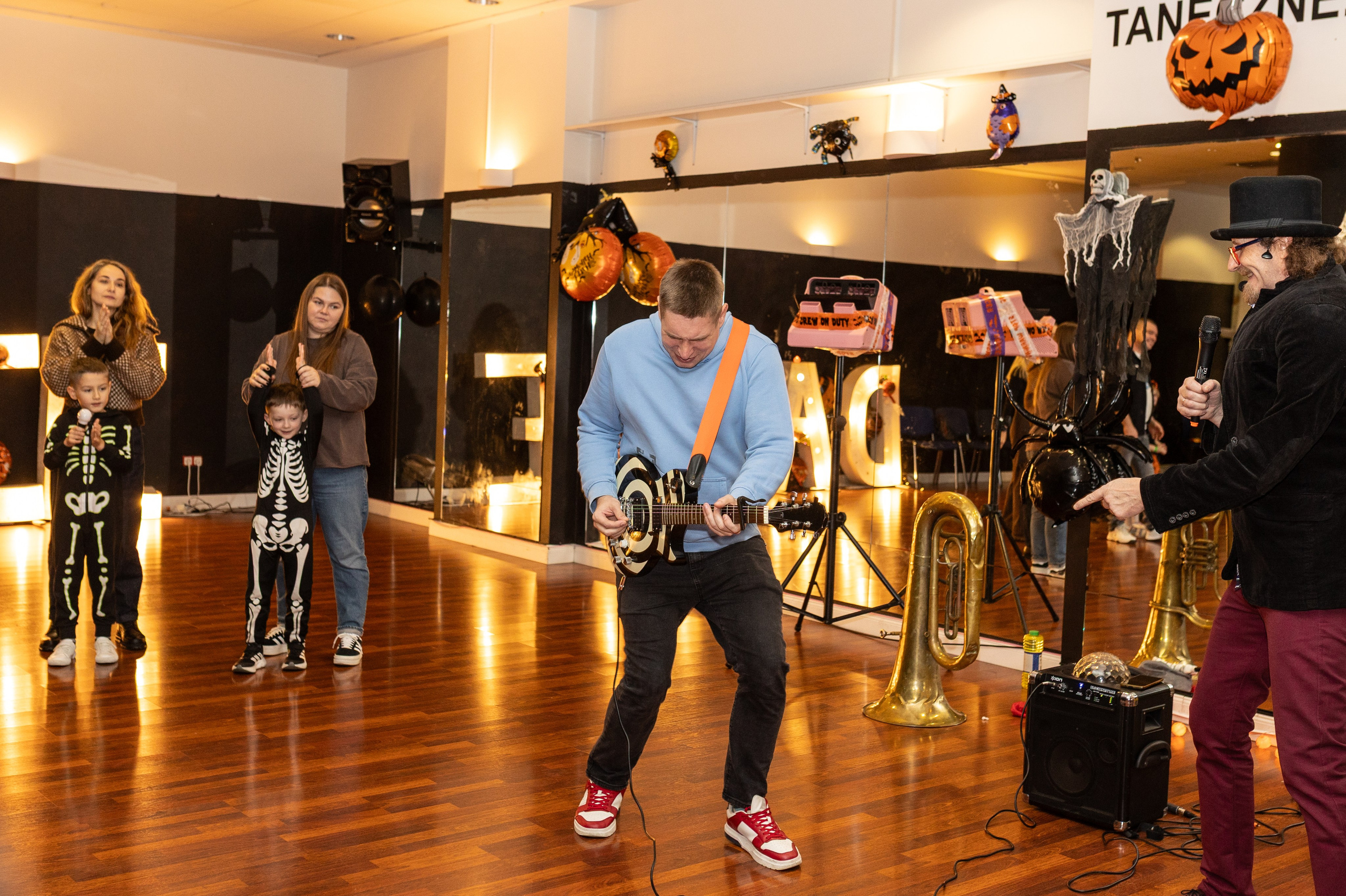 Leo dance studio Helloween 2025. Семейный и детский фотограф в Варшаве Мила Бобровская