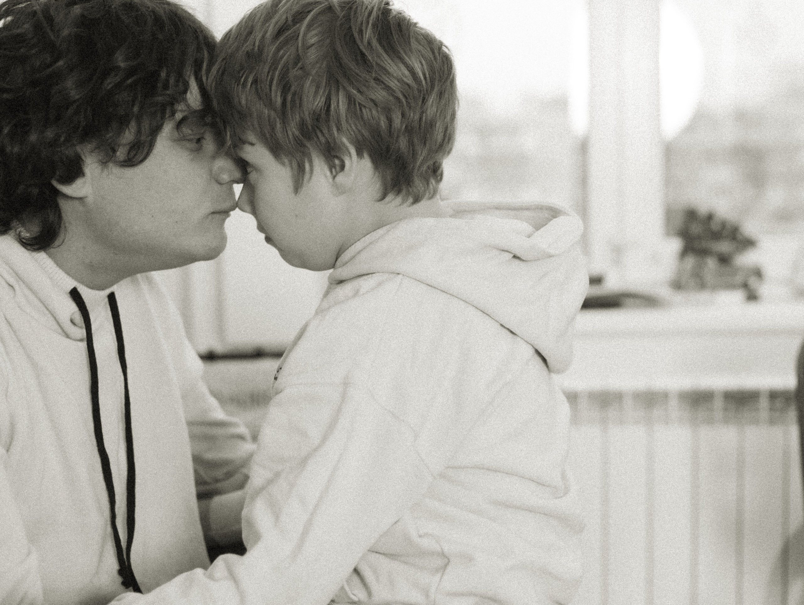 Séance photo de famille pour Noël. Histoires d’amour, séances photos de famille et de mariage en France