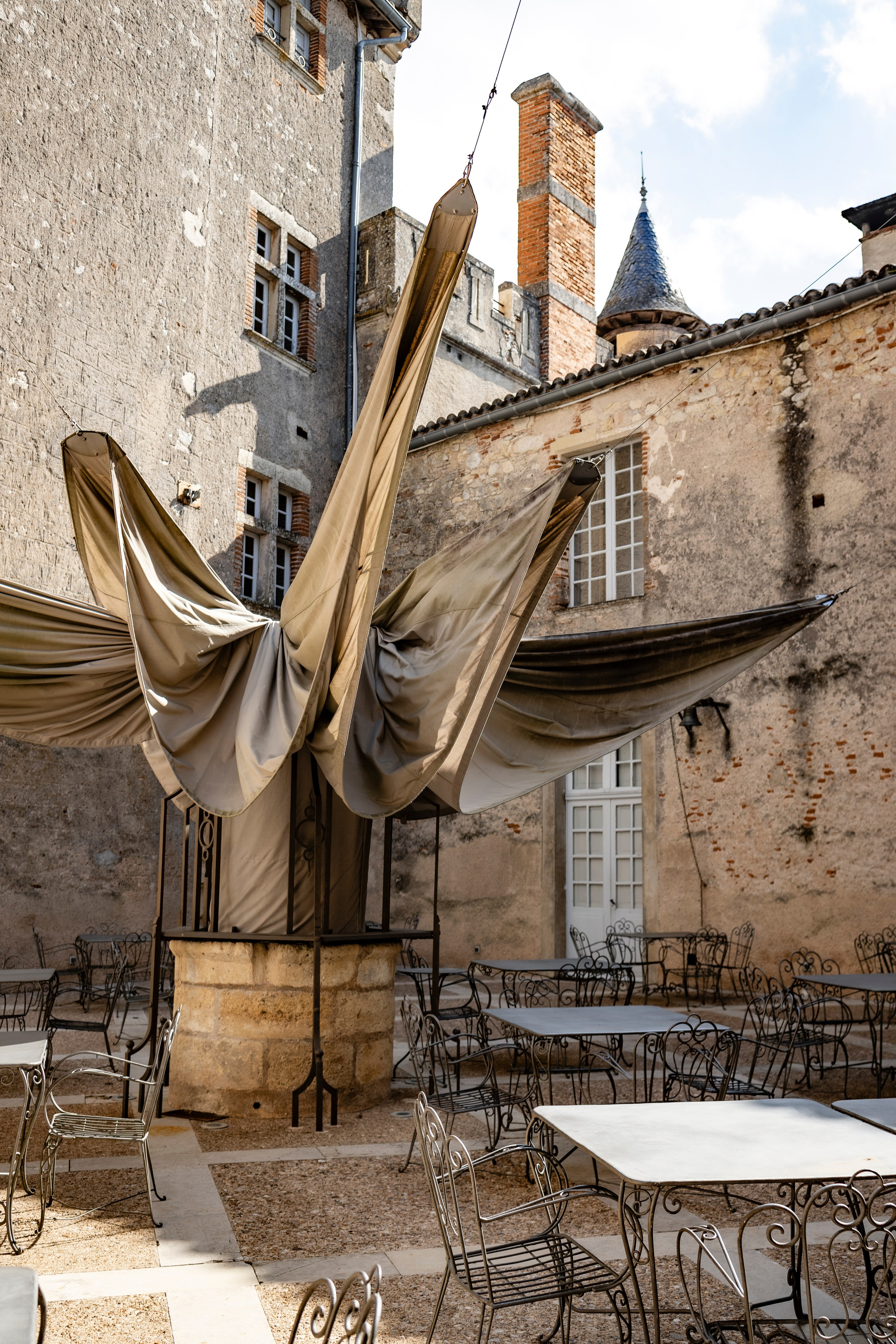 Château de Mercuès perfect for elopements. Eugenie Smirnova — wedding, corporate and lifestyle photographer in Toulouse and Southwest France