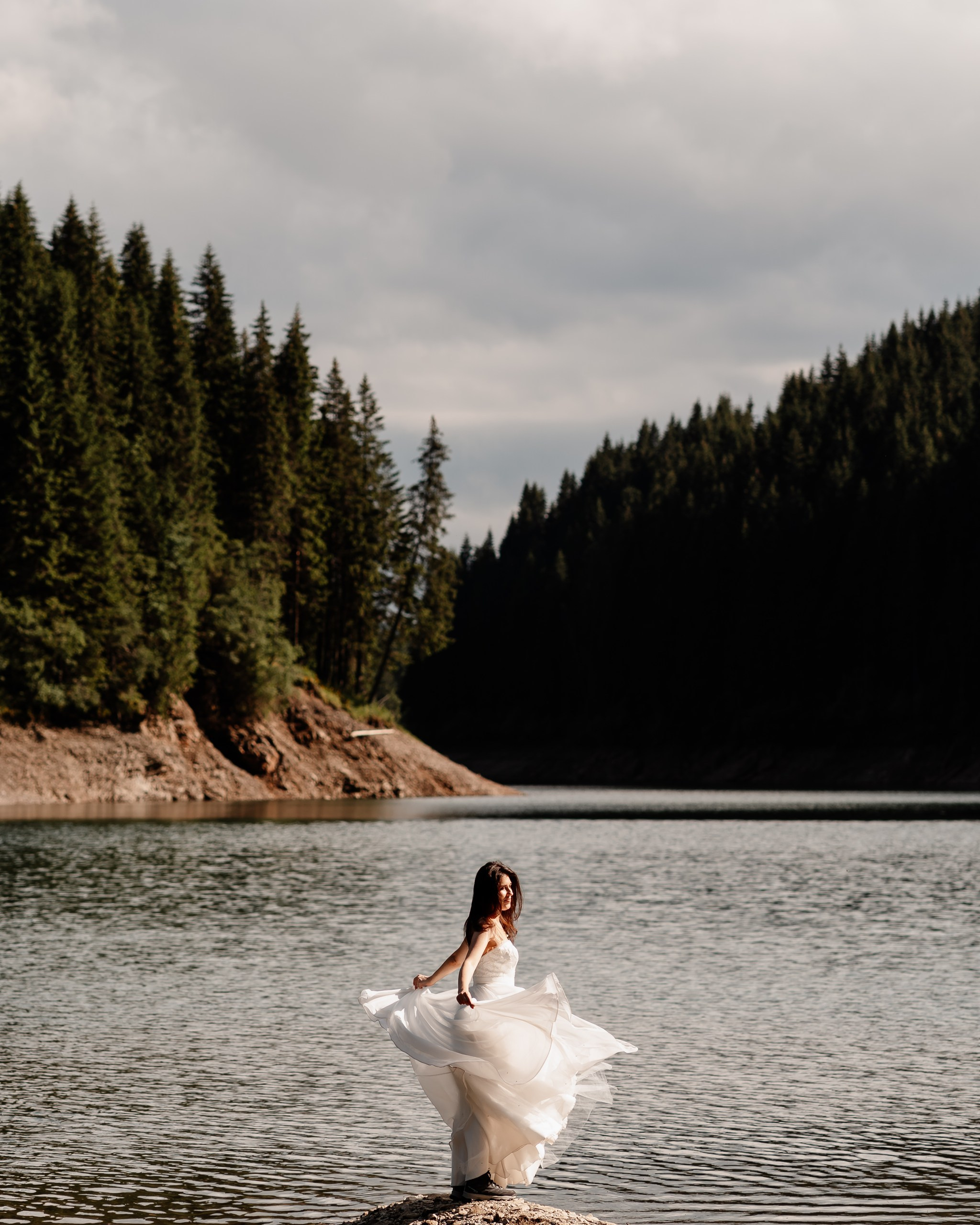Trash the Dress la Lacul Bolboci  | Mihai Popa Fotograf. Fotograf Nuntă & Botez București - Mihai Popa | Dincolo de oameni, imortalizez emoții!