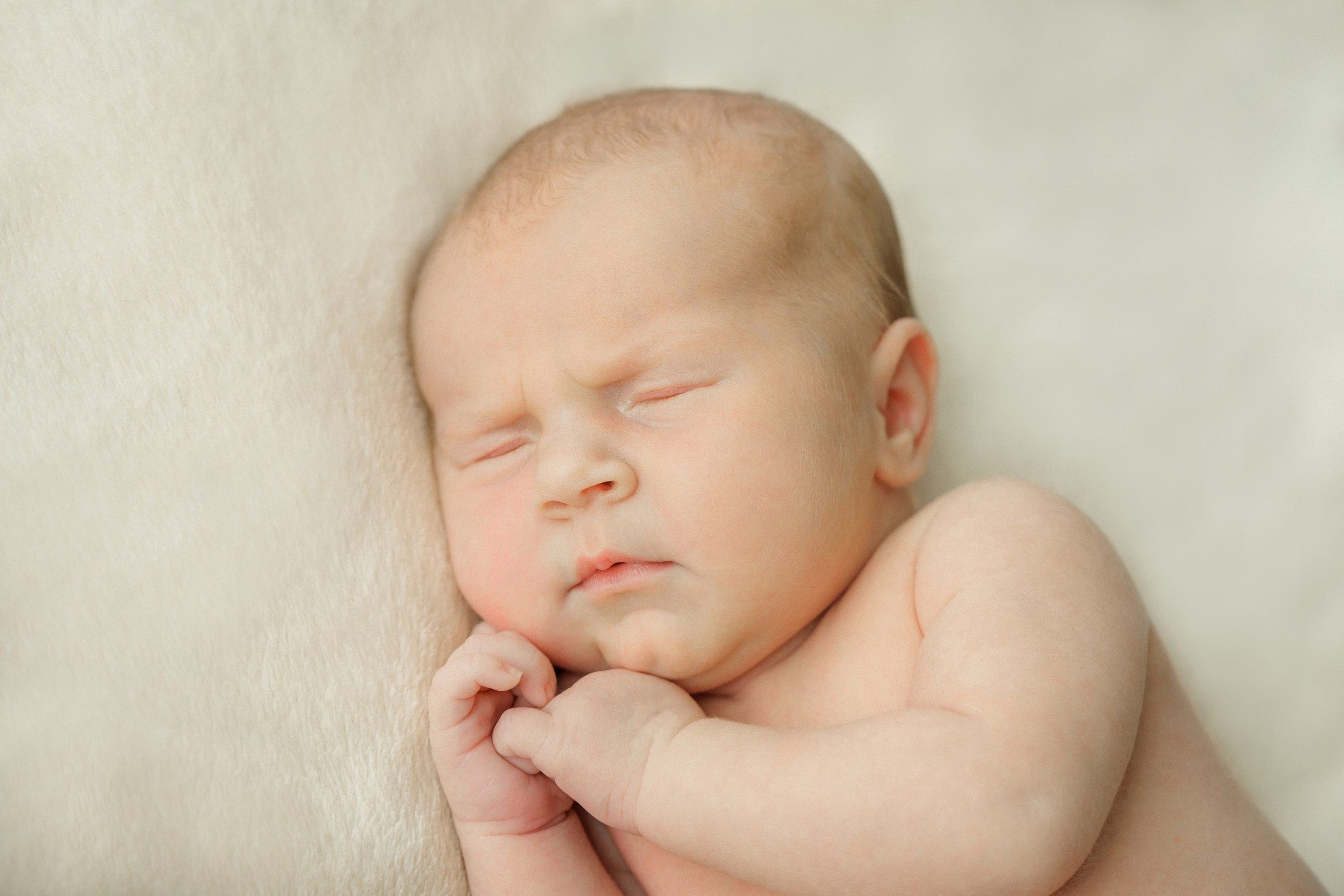 Vastasyntyneen kuvaus vauvan kotona